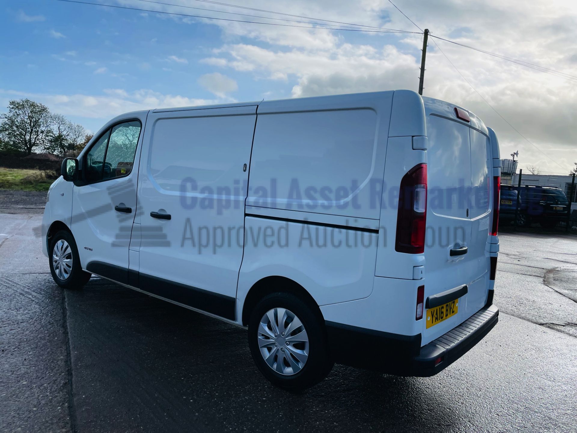 (ON SALE) RENAULT TRAFIC SL27 *BUSINESS PLUS* SWB - PANEL VAN (2016) '1.6 DCI - 6 SPEED'*AIR CON* - Image 10 of 40