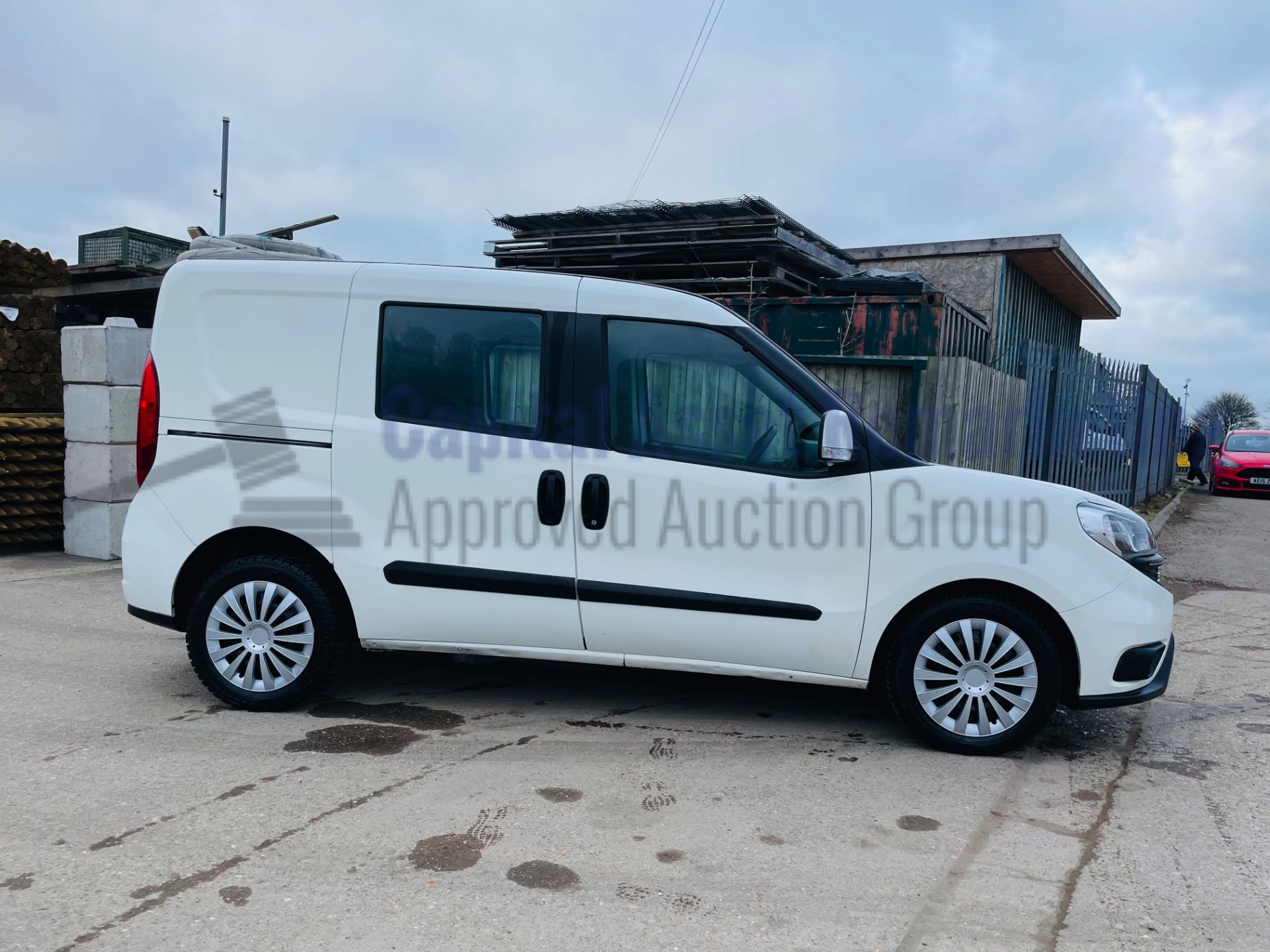 (SOLD) FIAT DOBLO *ACTIVE* 5 SEATER - CREW VAN (2017 - EURO 6) '1.6 DIESEL - 6 SPEED' *U-LEZ* - Image 14 of 40