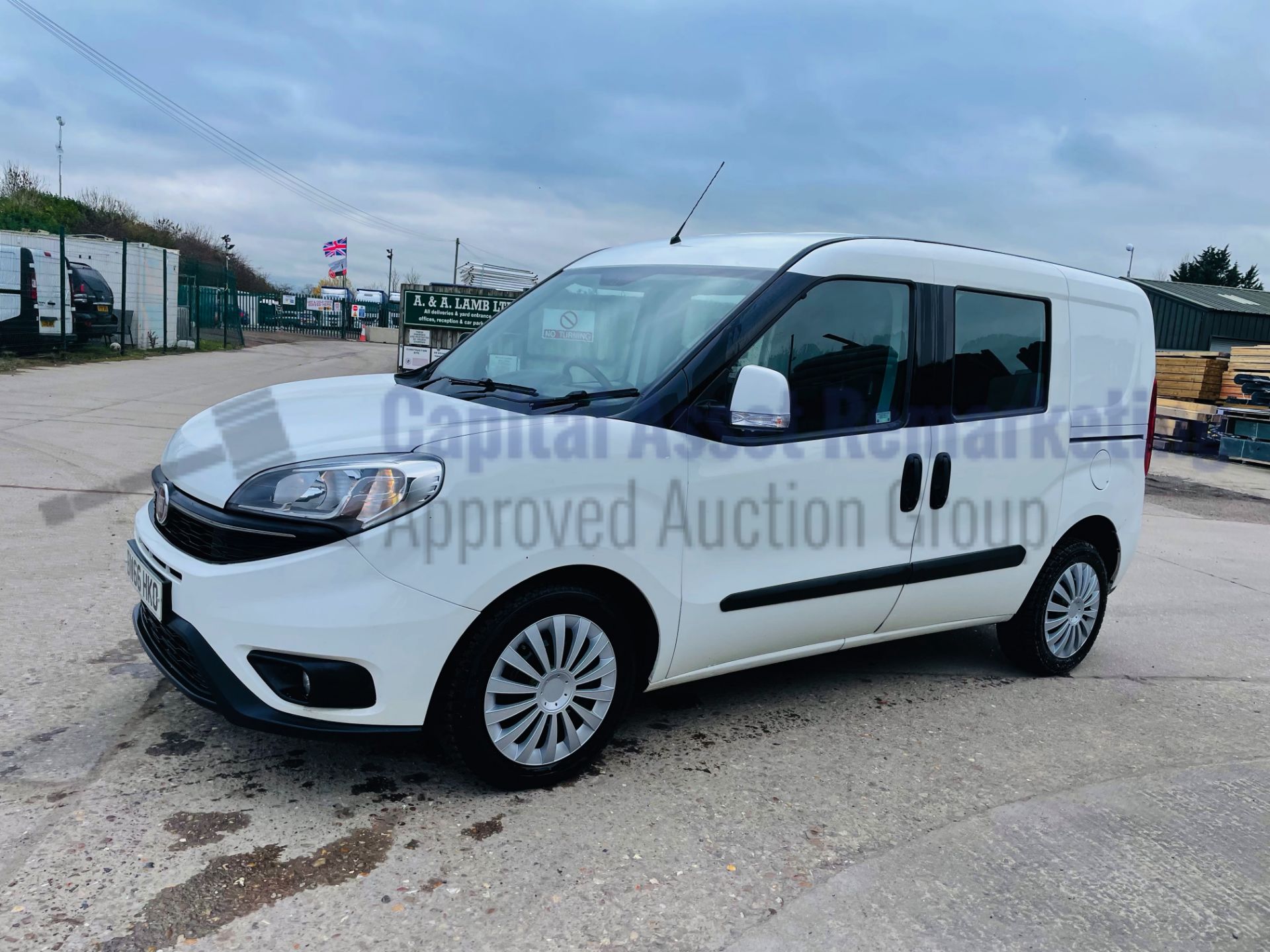 (SOLD) FIAT DOBLO *ACTIVE* 5 SEATER - CREW VAN (2017 - EURO 6) '1.6 DIESEL - 6 SPEED' *U-LEZ* - Image 7 of 40