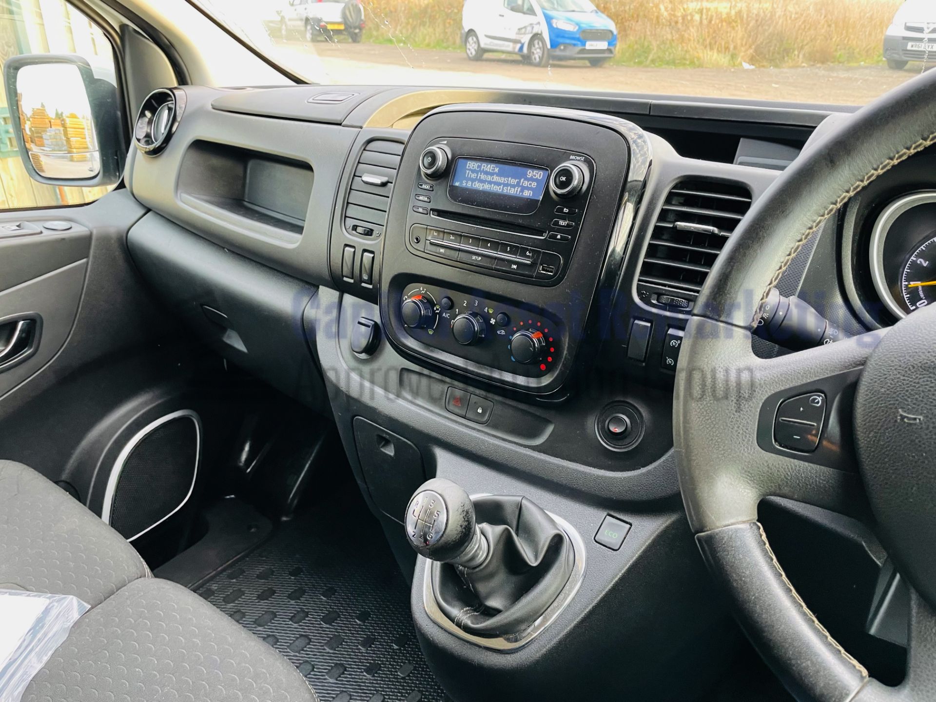 ON SALE VAUXHALL VIVARO 2900 *SPORTIVE* 6 SEATER CREW VAN (2017 - EURO 6) '1.6 CDTI -120 BHP- *A/C* - Image 34 of 44