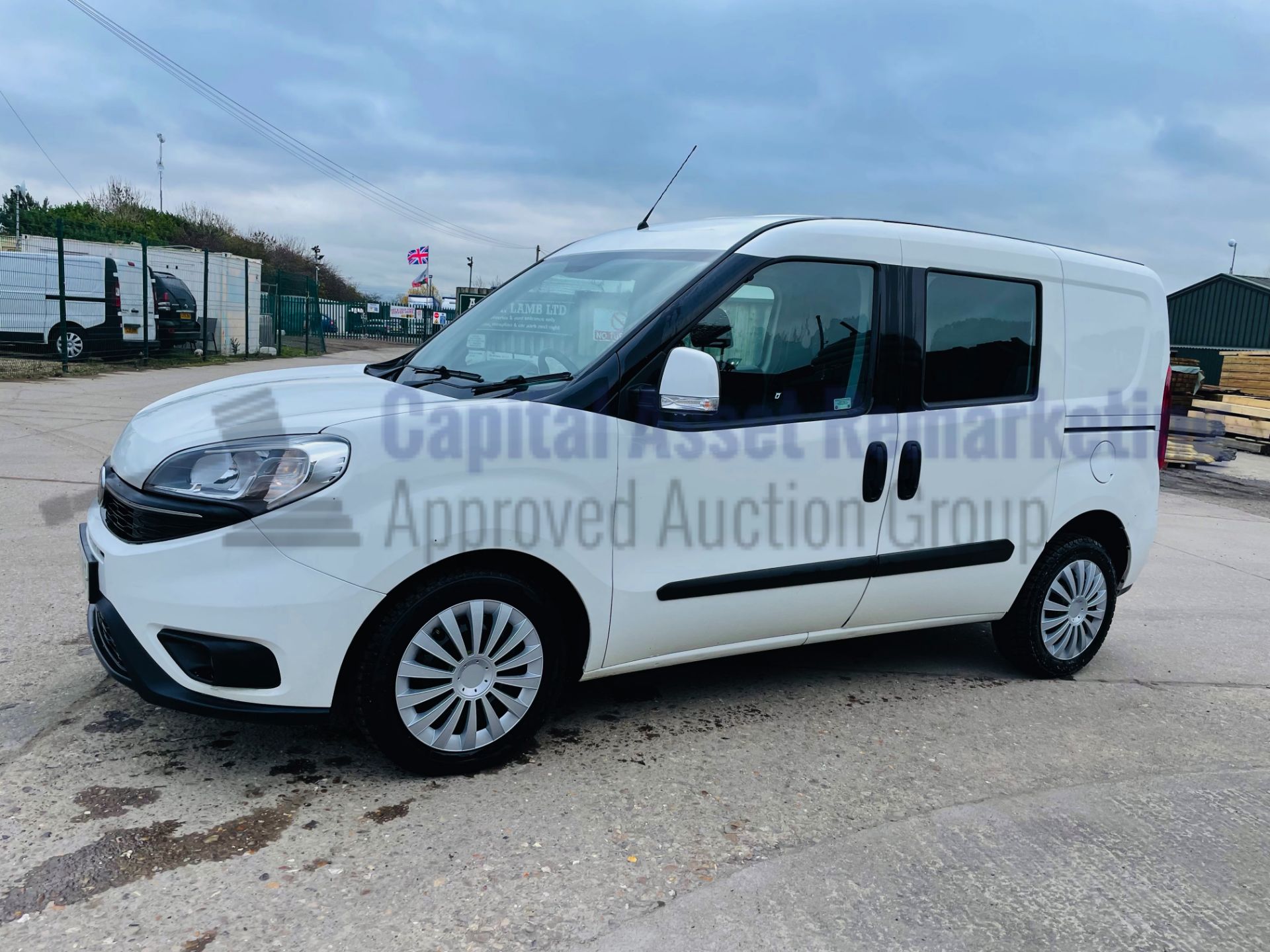 (SOLD) FIAT DOBLO *ACTIVE* 5 SEATER - CREW VAN (2017 - EURO 6) '1.6 DIESEL - 6 SPEED' *U-LEZ* - Image 8 of 40