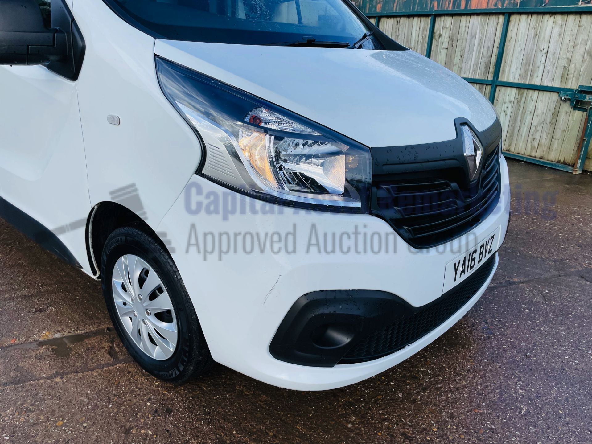 (ON SALE) RENAULT TRAFIC SL27 *BUSINESS PLUS* SWB - PANEL VAN (2016) '1.6 DCI - 6 SPEED'*AIR CON* - Image 15 of 40