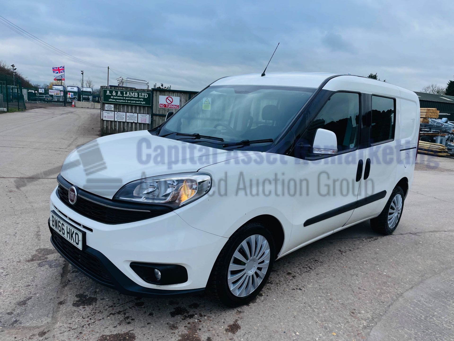 (SOLD) FIAT DOBLO *ACTIVE* 5 SEATER - CREW VAN (2017 - EURO 6) '1.6 DIESEL - 6 SPEED' *U-LEZ* - Image 5 of 40