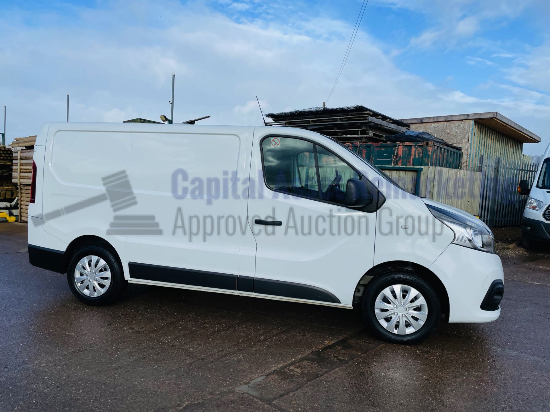 (ON SALE) RENAULT TRAFIC SL27 *BUSINESS PLUS* SWB - PANEL VAN (2016) '1.6 DCI - 6 SPEED'*AIR CON* - Image 14 of 40