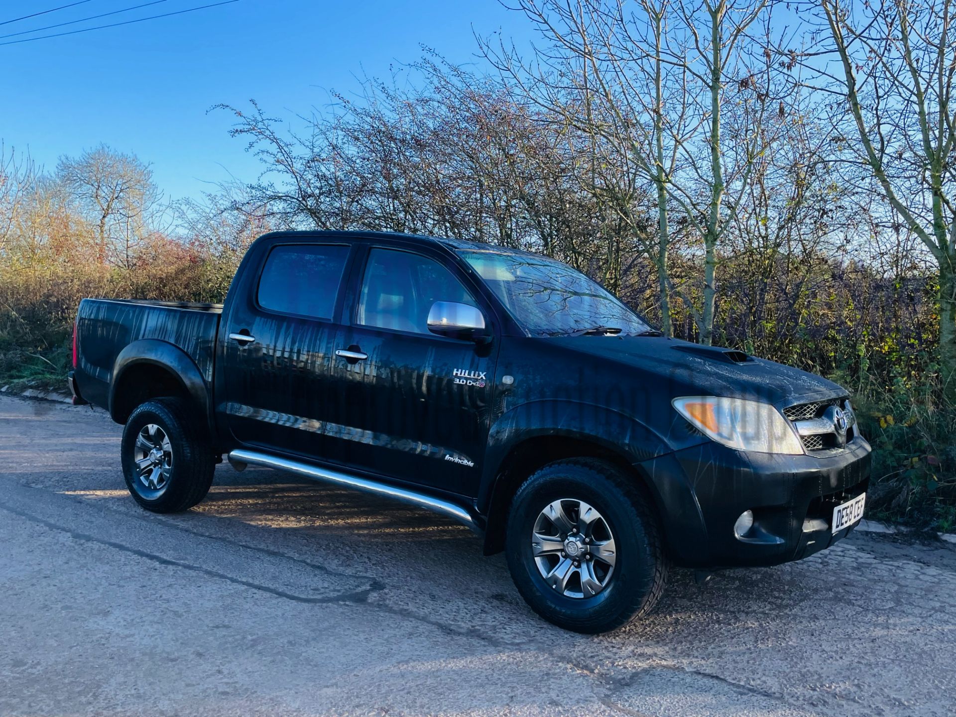 (On Sale) TOYOTA HILUX *INVINCIBLE* (58 REG) '3.0 D-4D' *A/C - LEATHER - NAV* (NO VAT) *LOW MILES*