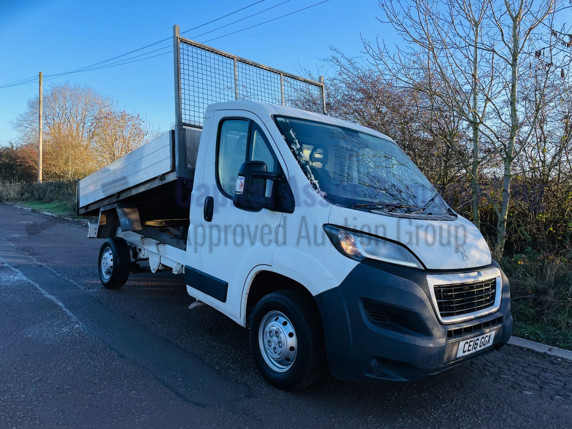 (On Sale) PEUGEOT BOXER 335 *TIPPER TRUCK* (2016) '2.2 HDI - 130 BHP - 6 SPEED' (1 OWNER) *3500 KG* - Image 4 of 38