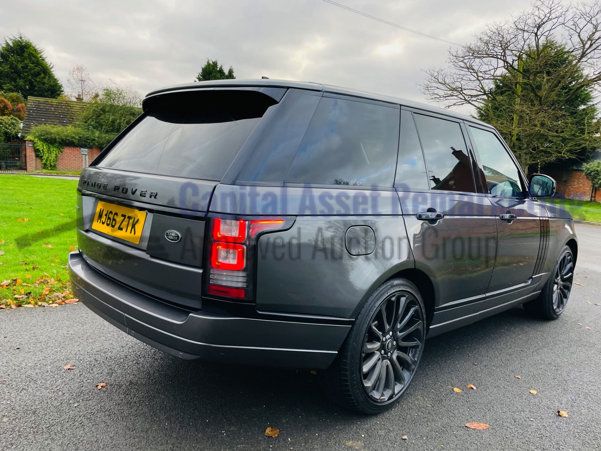 (On Sale) RANGE ROVER VOGUE *AUTOBIOGRAPHY* (66 REG) 4.4 SDV8-8 SPEED AUTO *TOP SPEC* (EX CELEB CAR) - Image 12 of 78