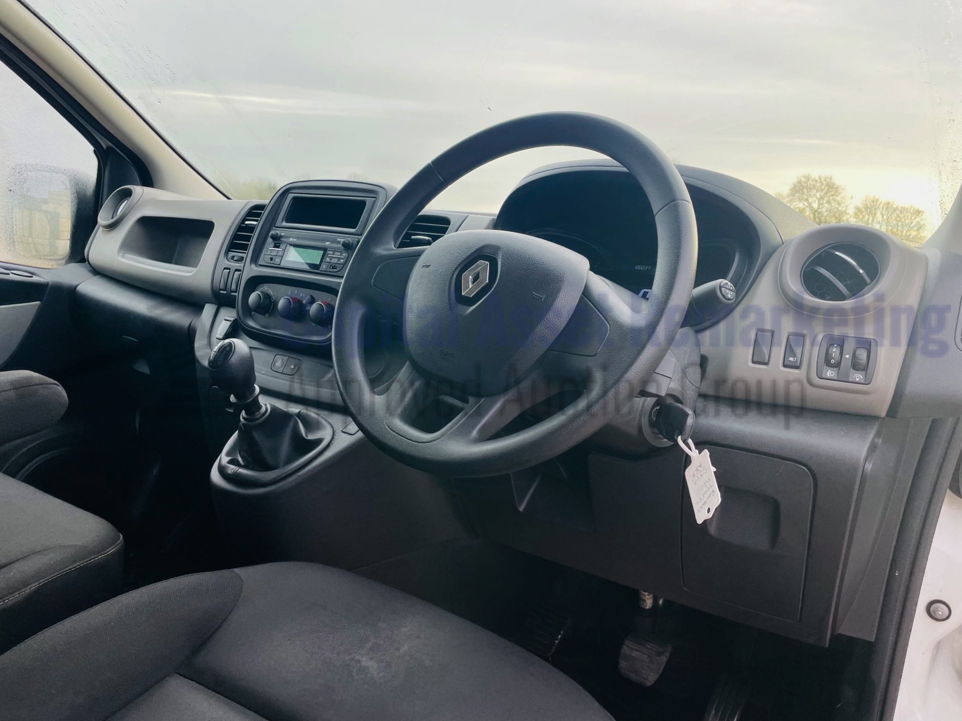 RENAULT TRAFIC SL27 *BUSINESS EDITION* SWB - PANEL VAN (2019 - EURO 6) '1.6 DCI - 6 SPEED' *U-LEZ* - Image 30 of 41