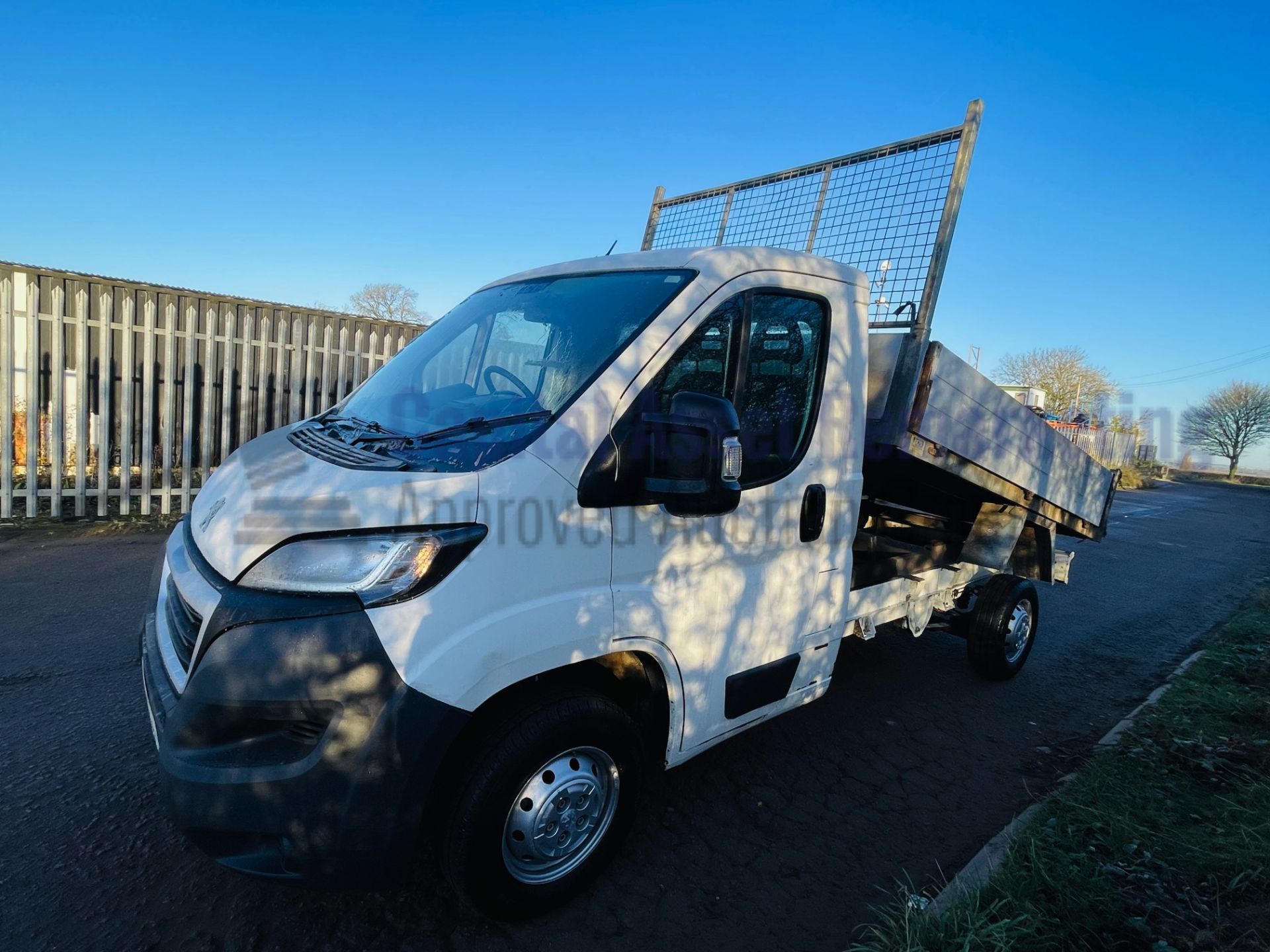 (On Sale) PEUGEOT BOXER 335 *TIPPER TRUCK* (2016) '2.2 HDI - 130 BHP - 6 SPEED' (1 OWNER) *3500 KG* - Image 7 of 38