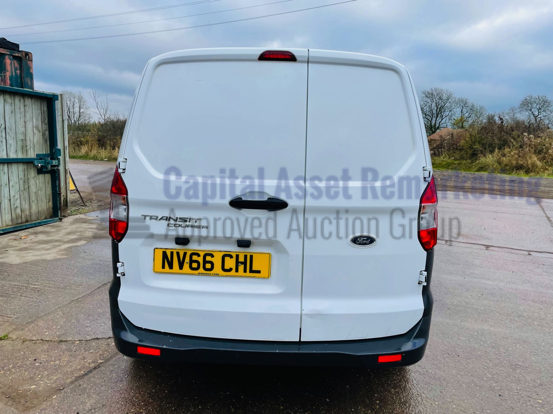 (On Sale) FORD TRANSIT COURIER *LCV - PANEL VAN* (2017 - EURO 6) '1.5 TDCI - 60 MPG' (1 OWNER) - Image 12 of 36