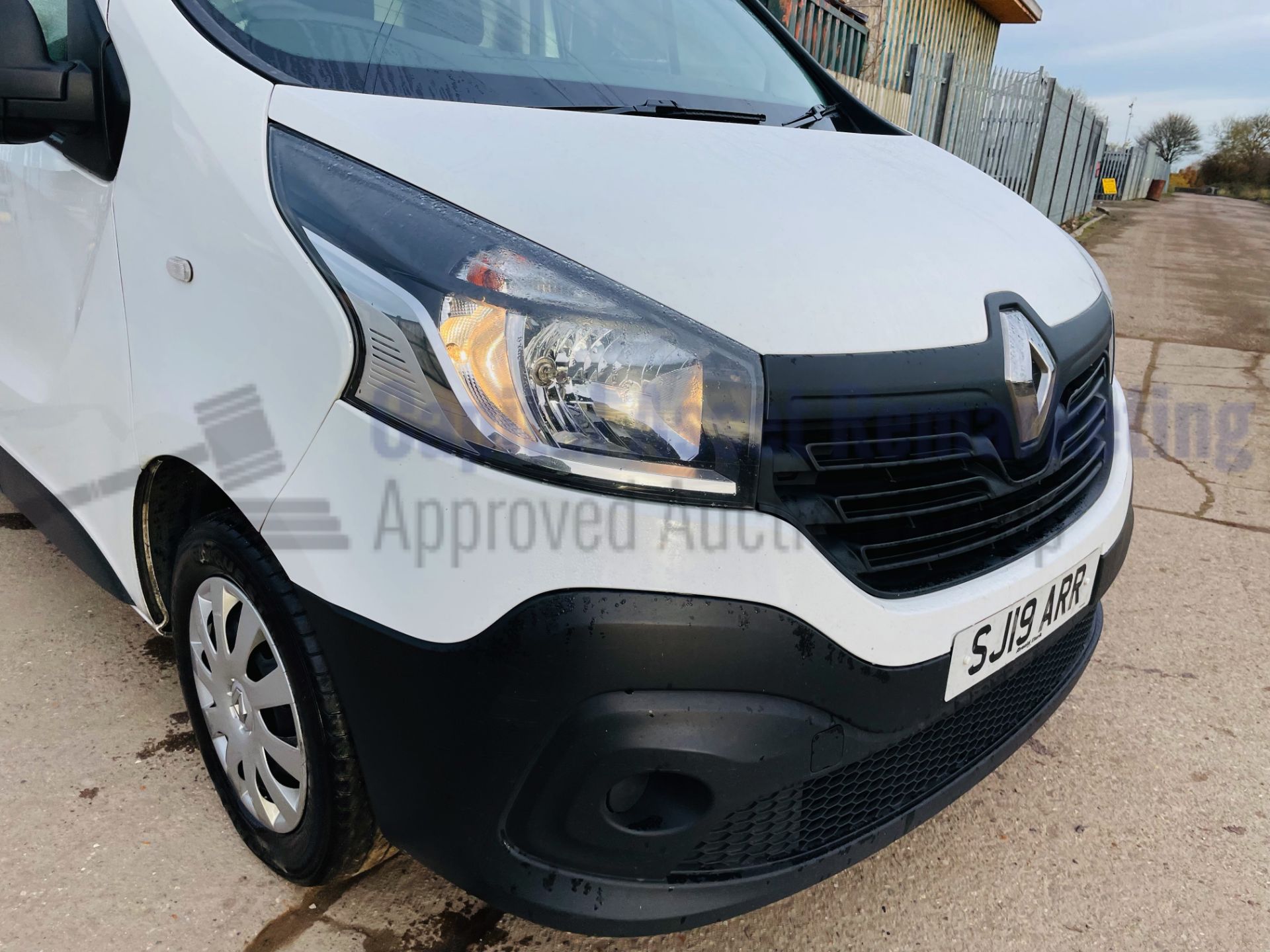 RENAULT TRAFIC SL27 *BUSINESS EDITION* SWB - PANEL VAN (2019 - EURO 6) '1.6 DCI - 6 SPEED' *U-LEZ* - Image 15 of 41