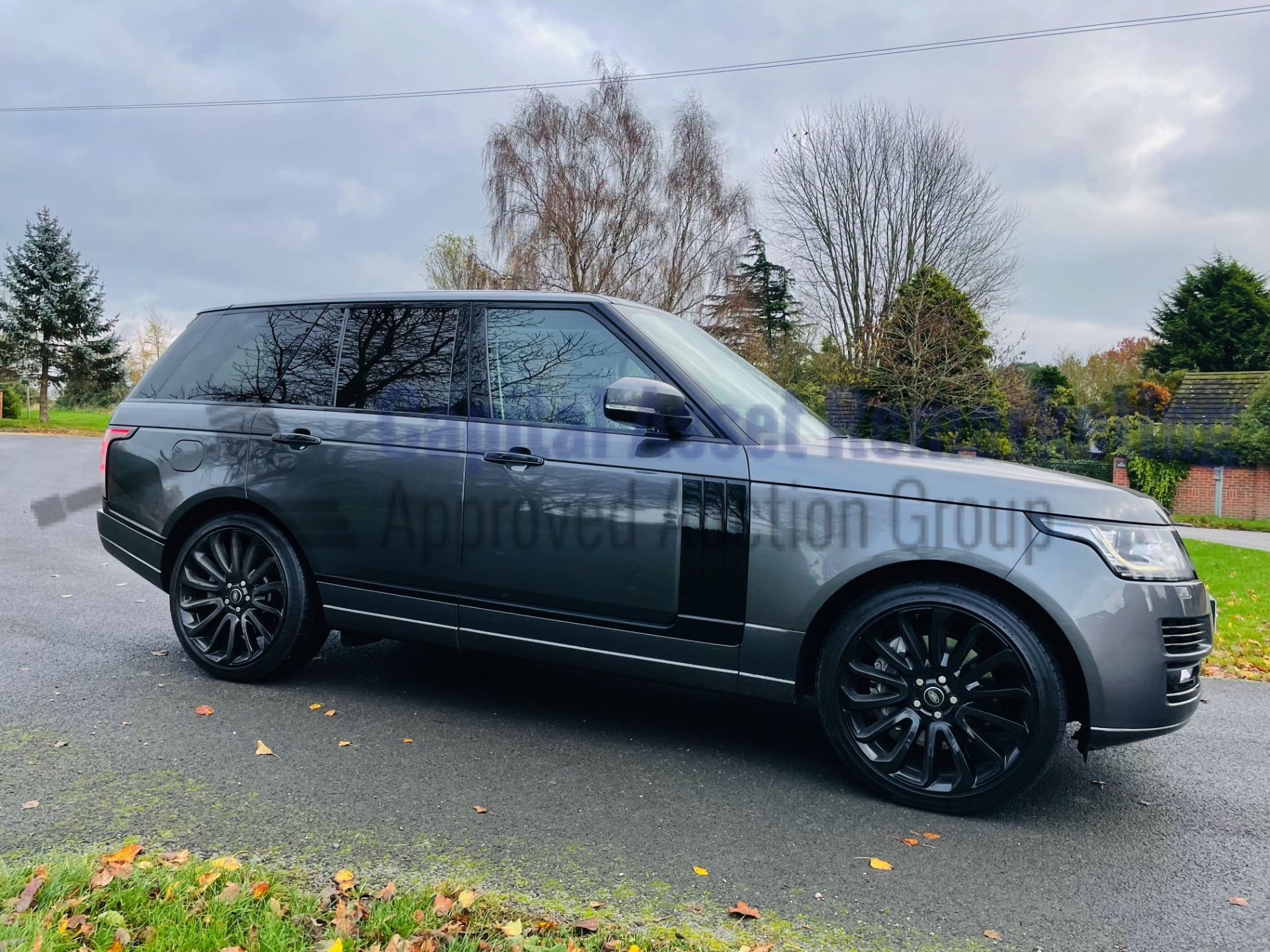 (On Sale) RANGE ROVER VOGUE *AUTOBIOGRAPHY* (66 REG) 4.4 SDV8-8 SPEED AUTO *TOP SPEC* (EX CELEB CAR) - Image 14 of 78