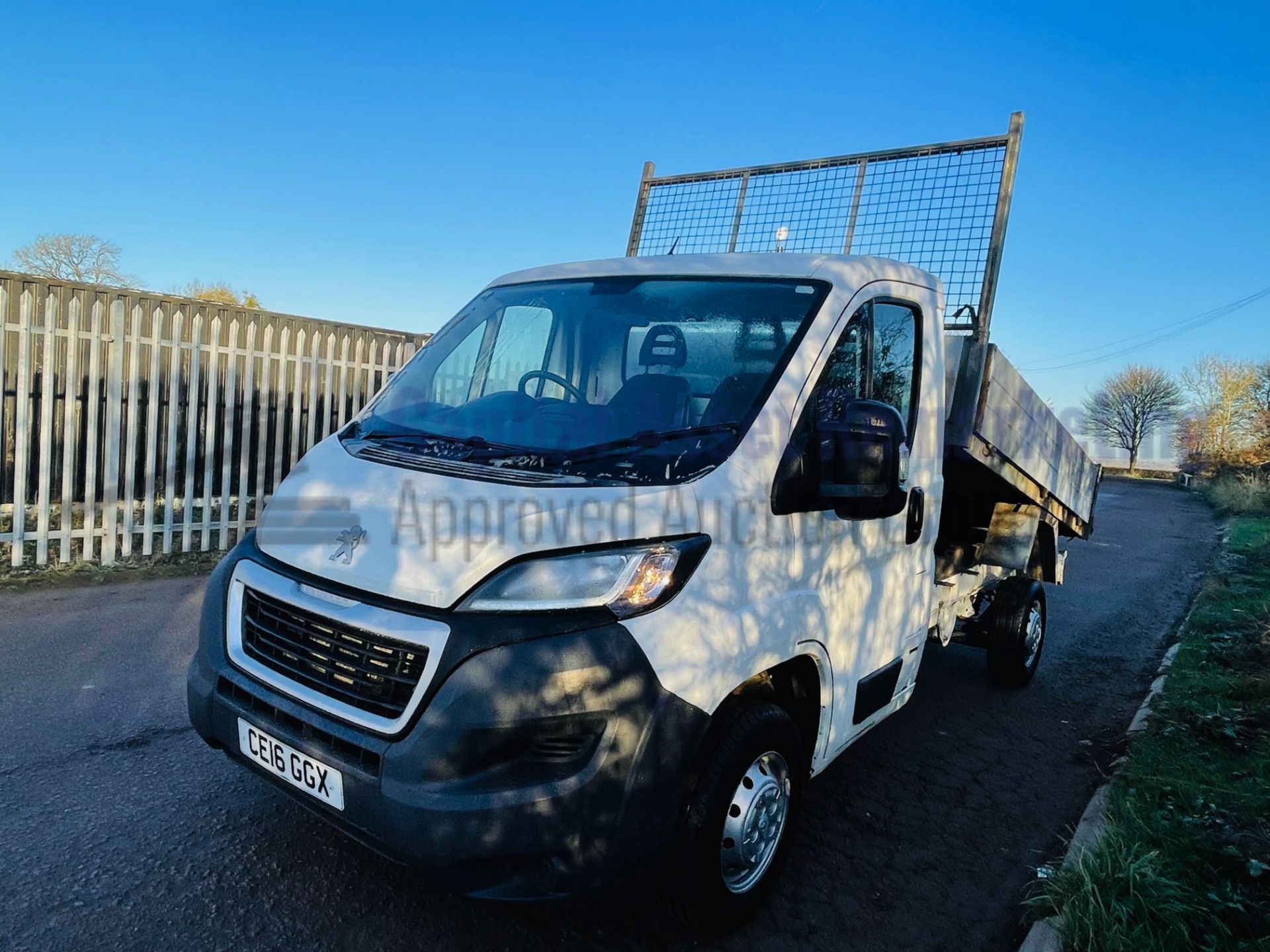 (On Sale) PEUGEOT BOXER 335 *TIPPER TRUCK* (2016) '2.2 HDI - 130 BHP - 6 SPEED' (1 OWNER) *3500 KG* - Image 6 of 38