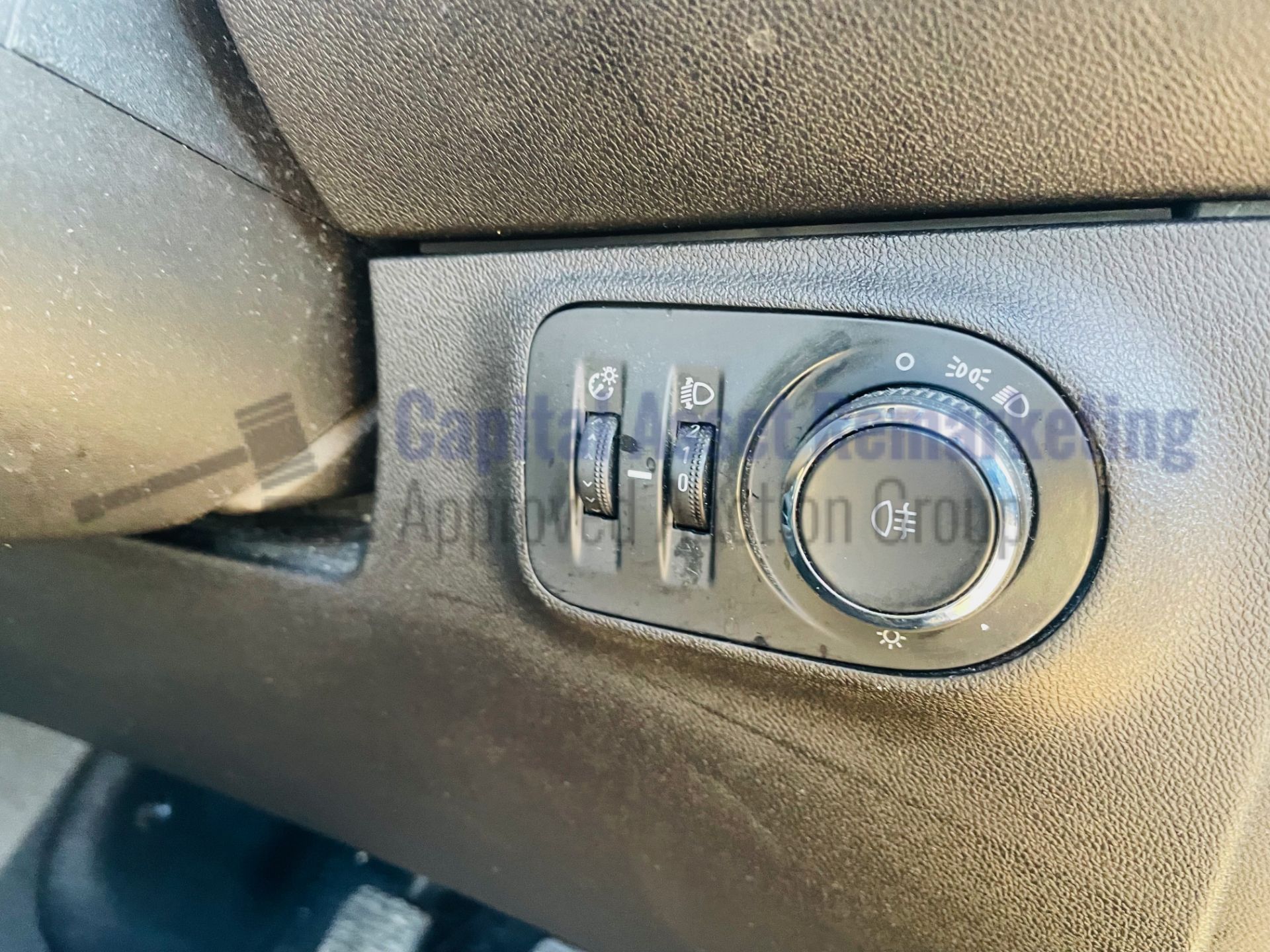 VAUXHALL CORSA *LCV - PANEL VAN* (2018 - EURO 6) 'CDTI - STOP/START' *AIR CON* (1 OWNER) - Image 29 of 38