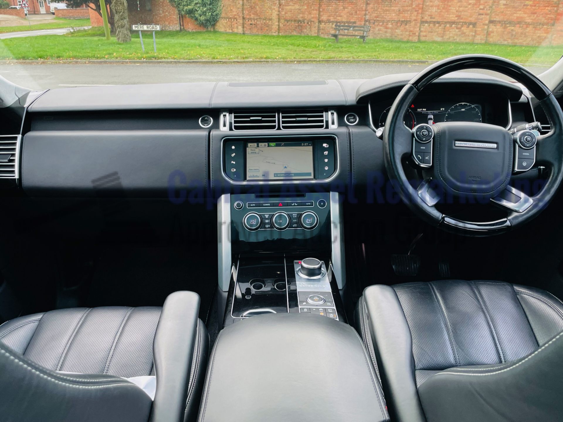 (On Sale) RANGE ROVER VOGUE *AUTOBIOGRAPHY* (66 REG) 4.4 SDV8-8 SPEED AUTO *TOP SPEC* (EX CELEB CAR) - Image 44 of 78