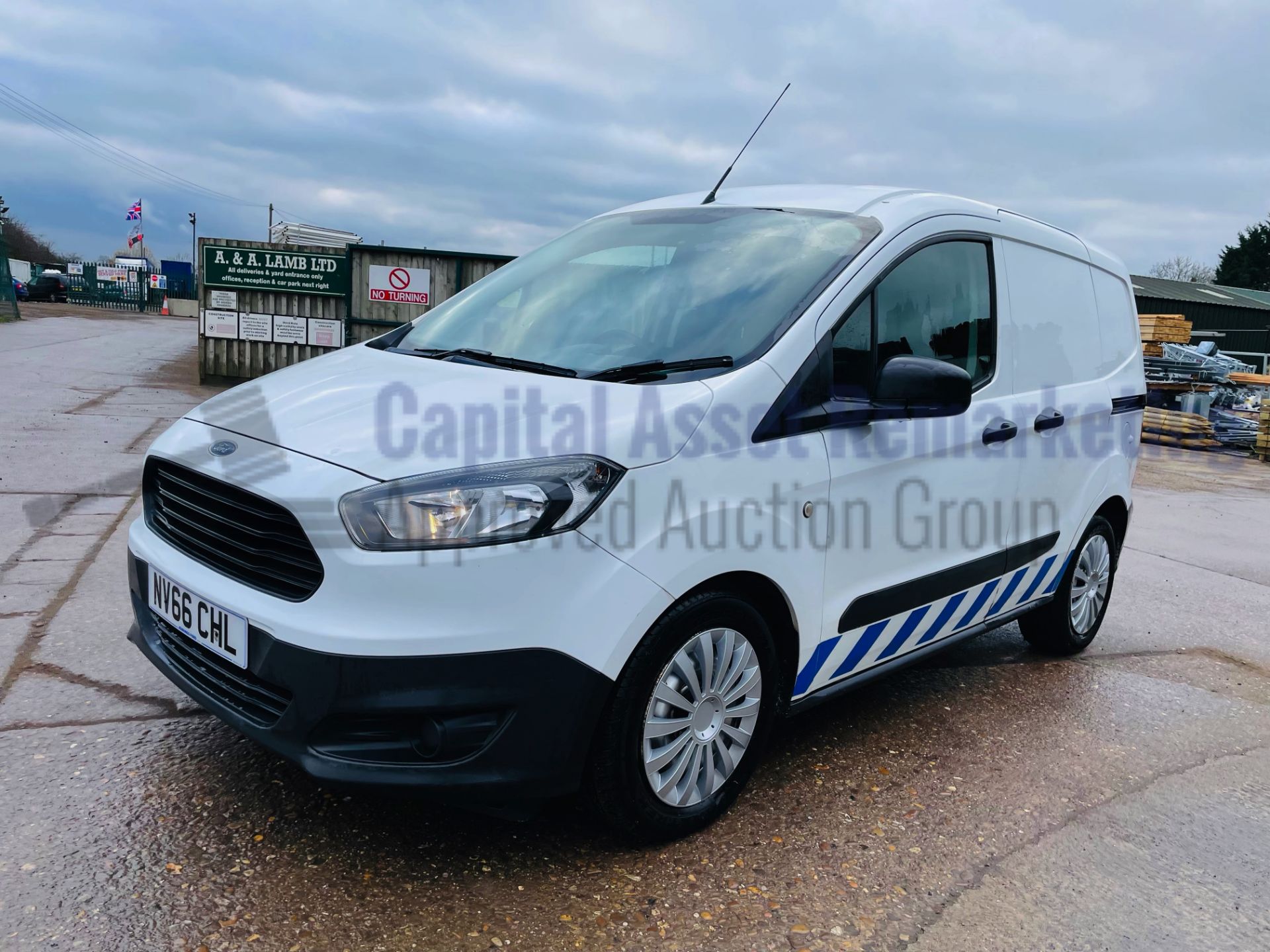 (On Sale) FORD TRANSIT COURIER *LCV - PANEL VAN* (2017 - EURO 6) '1.5 TDCI - 60 MPG' (1 OWNER) - Image 6 of 36