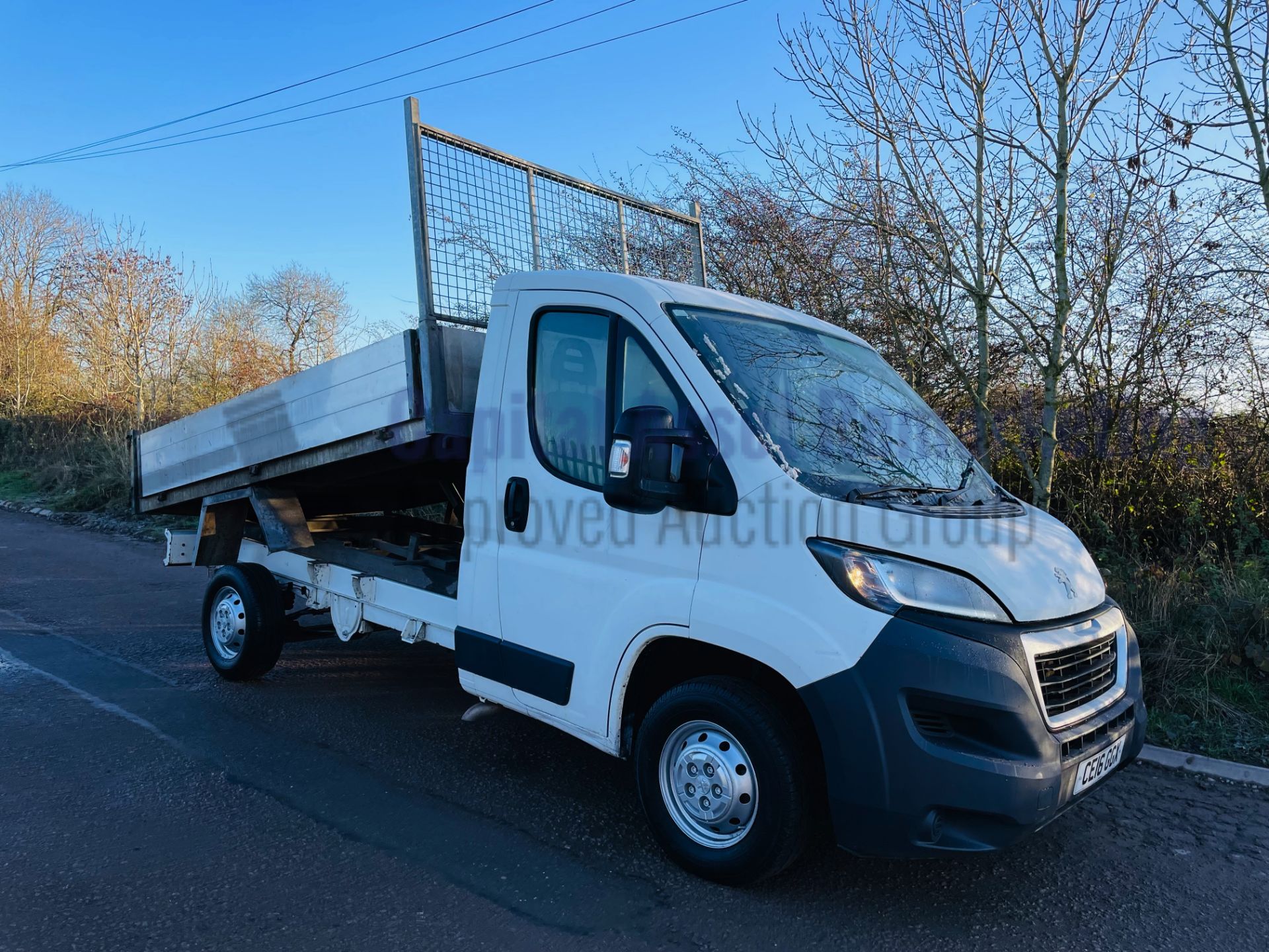 (On Sale) PEUGEOT BOXER 335 *TIPPER TRUCK* (2016) '2.2 HDI - 130 BHP - 6 SPEED' (1 OWNER) *3500 KG* - Image 3 of 38