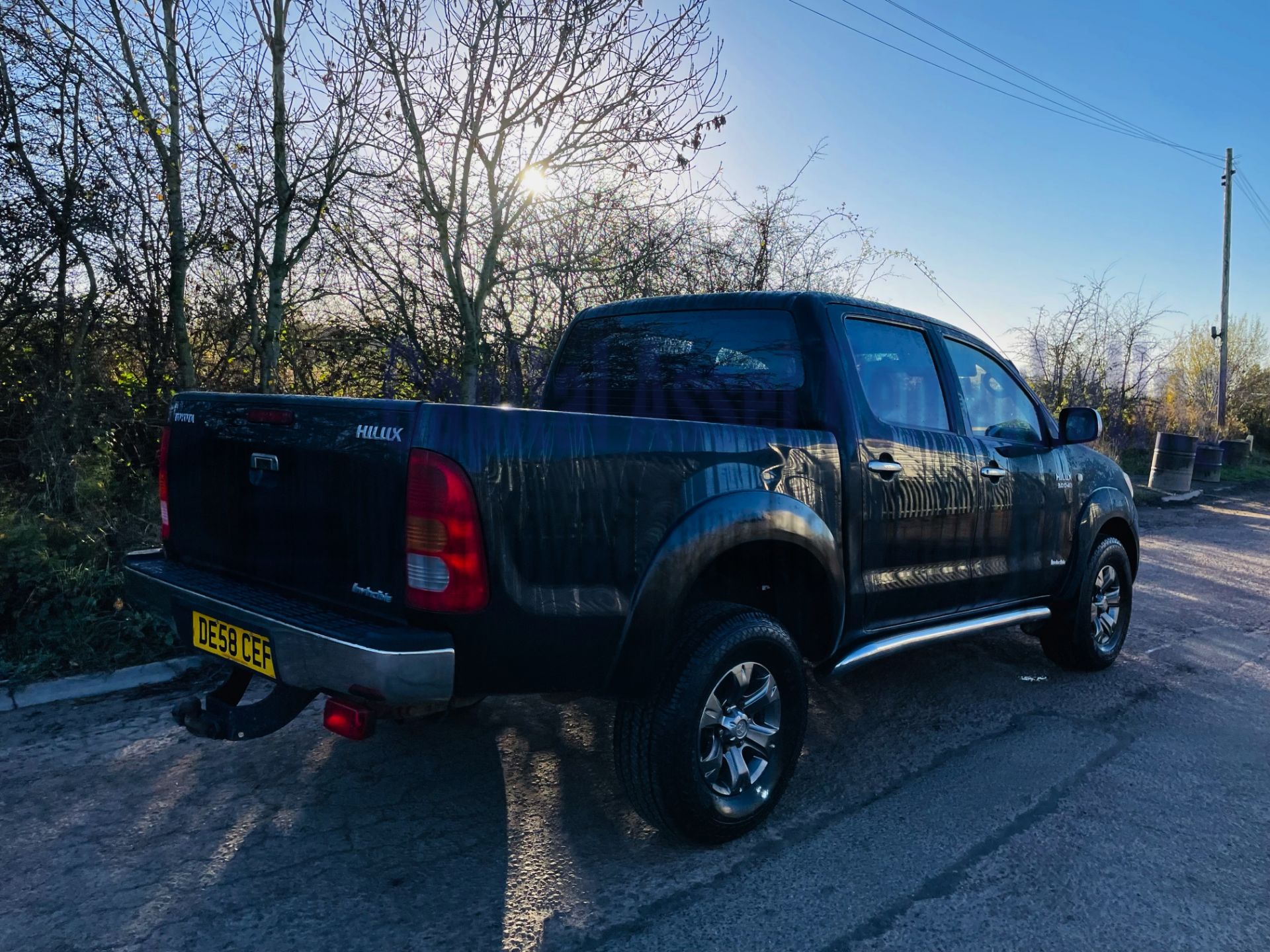 (On Sale) TOYOTA HILUX *INVINCIBLE* (58 REG) '3.0 D-4D' *A/C - LEATHER - NAV* (NO VAT) *LOW MILES* - Image 12 of 43