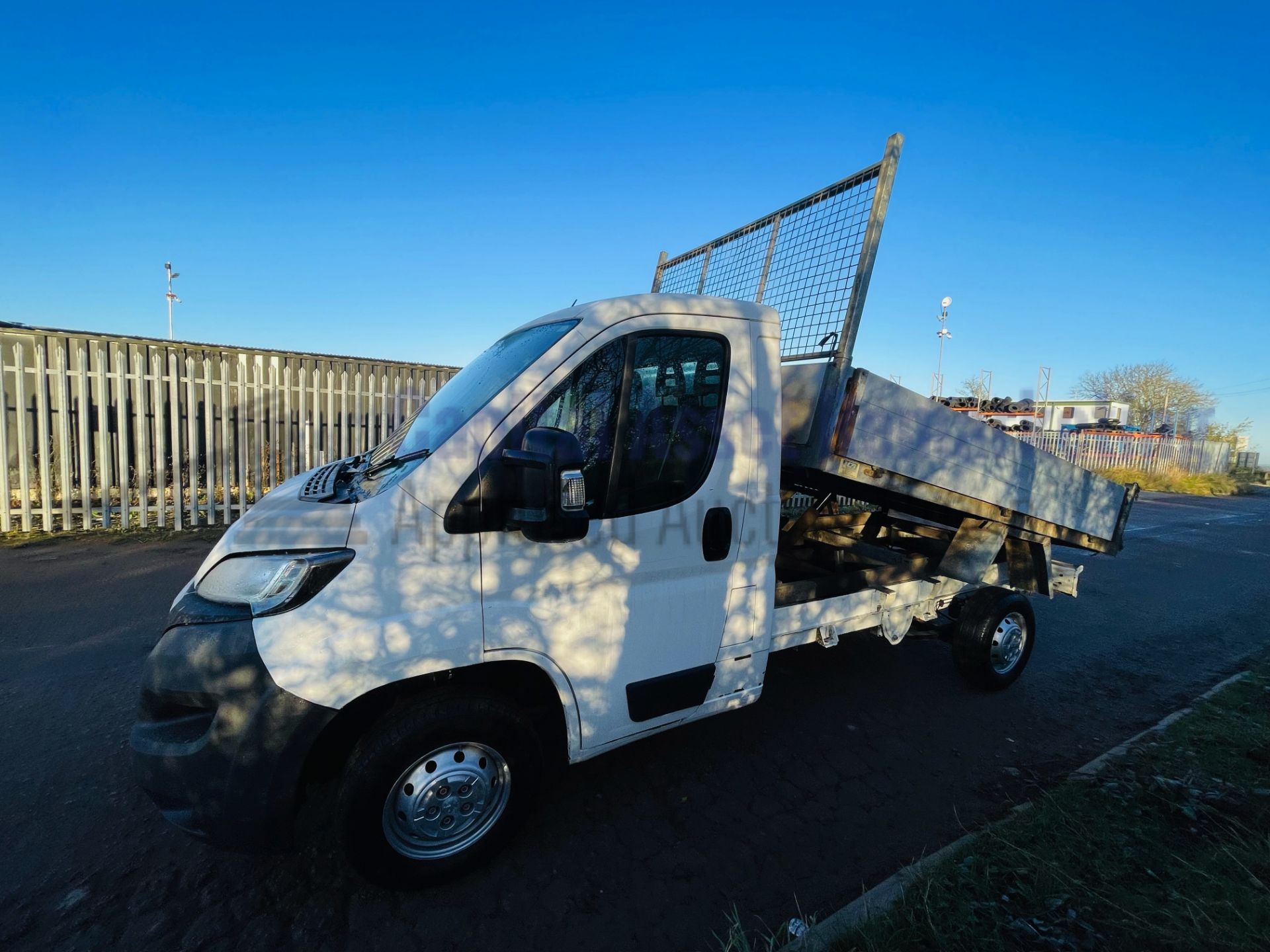 (On Sale) PEUGEOT BOXER 335 *TIPPER TRUCK* (2016) '2.2 HDI - 130 BHP - 6 SPEED' (1 OWNER) *3500 KG* - Image 8 of 38