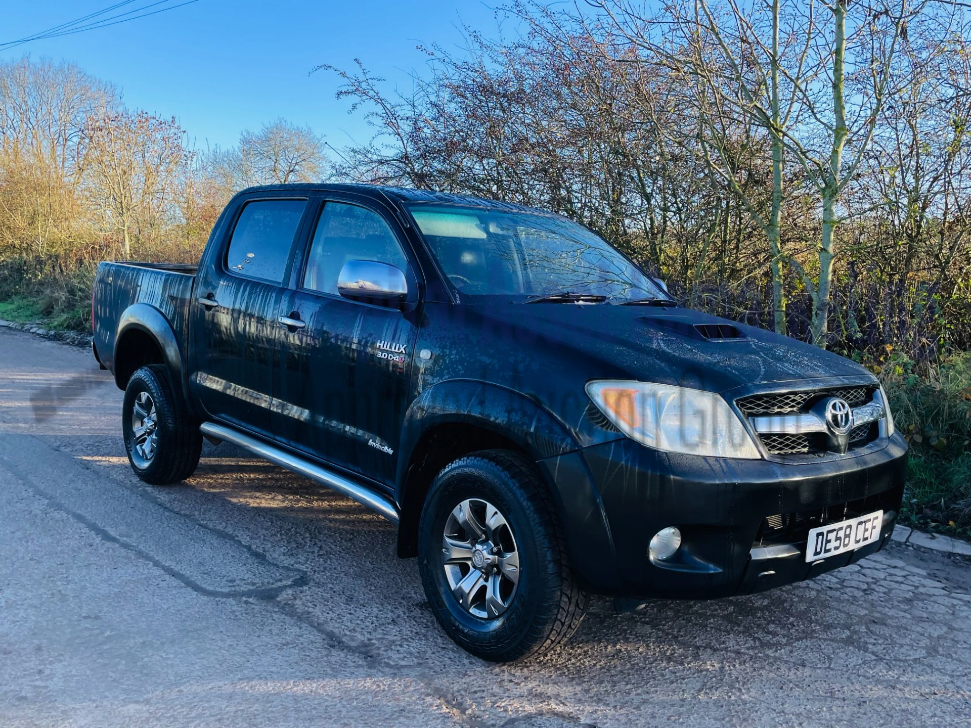 (On Sale) TOYOTA HILUX *INVINCIBLE* (58 REG) '3.0 D-4D' *A/C - LEATHER - NAV* (NO VAT) *LOW MILES* - Image 3 of 43