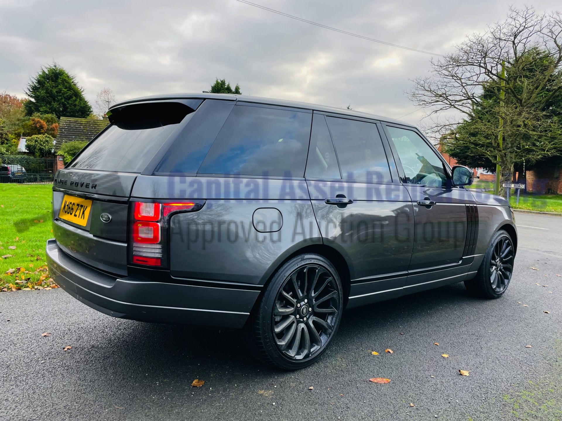 (On Sale) RANGE ROVER VOGUE *AUTOBIOGRAPHY* (66 REG) 4.4 SDV8-8 SPEED AUTO *TOP SPEC* (EX CELEB CAR) - Image 13 of 78