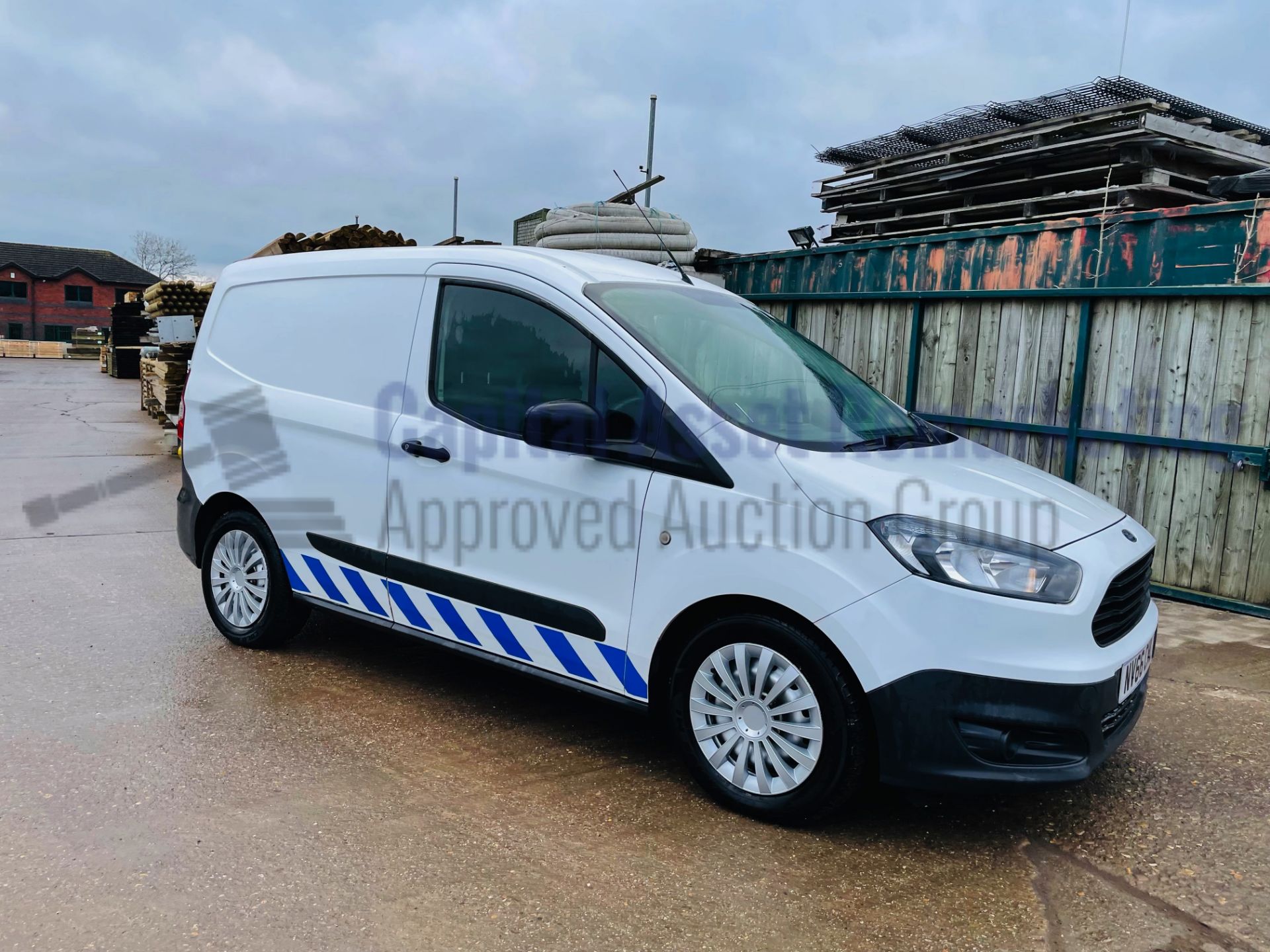 (On Sale) FORD TRANSIT COURIER *LCV - PANEL VAN* (2017 - EURO 6) '1.5 TDCI - 60 MPG' (1 OWNER) - Image 2 of 36