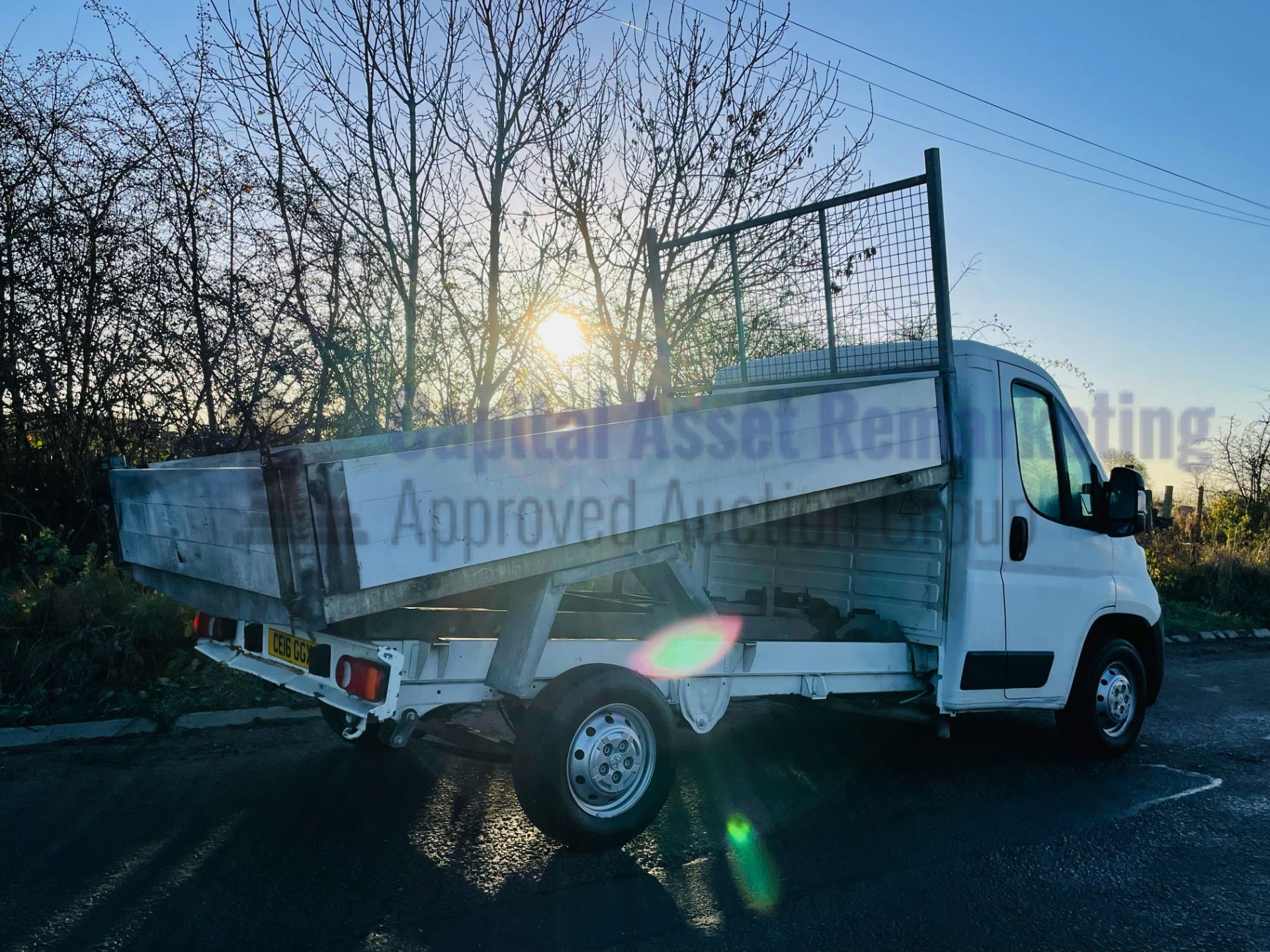 (On Sale) PEUGEOT BOXER 335 *TIPPER TRUCK* (2016) '2.2 HDI - 130 BHP - 6 SPEED' (1 OWNER) *3500 KG* - Image 14 of 38