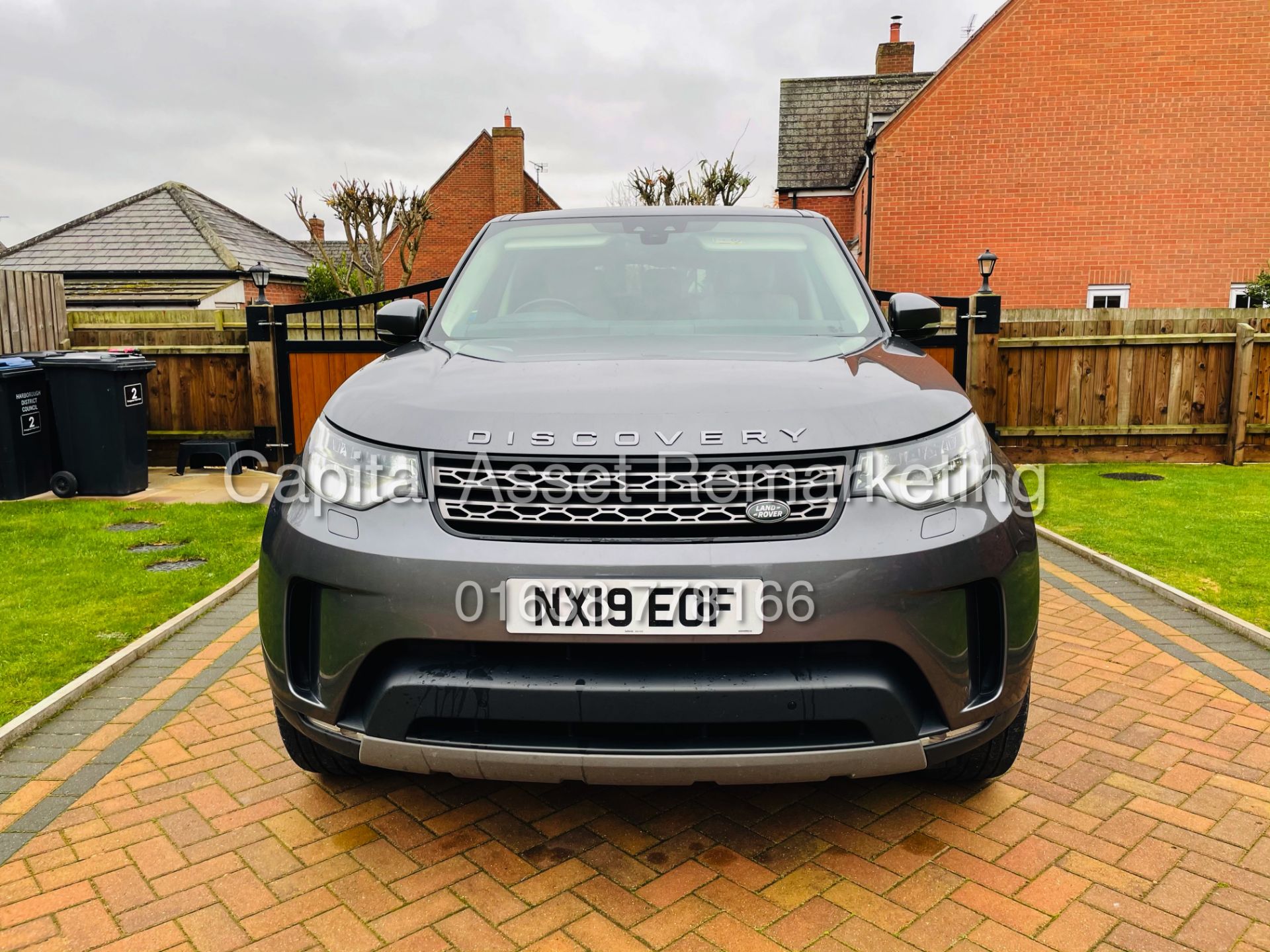 LAND ROVER DISCOVERY SE AUTO "SE" 7 SEATER (19 REG) LEATHER - SAT NAV -FSH -ELEC EVERYTHING (NO VAT) - Image 5 of 38