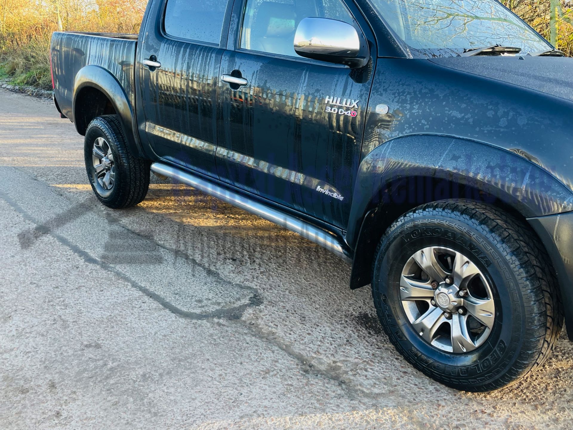 (On Sale) TOYOTA HILUX *INVINCIBLE* (58 REG) '3.0 D-4D' *A/C - LEATHER - NAV* (NO VAT) *LOW MILES* - Image 15 of 43