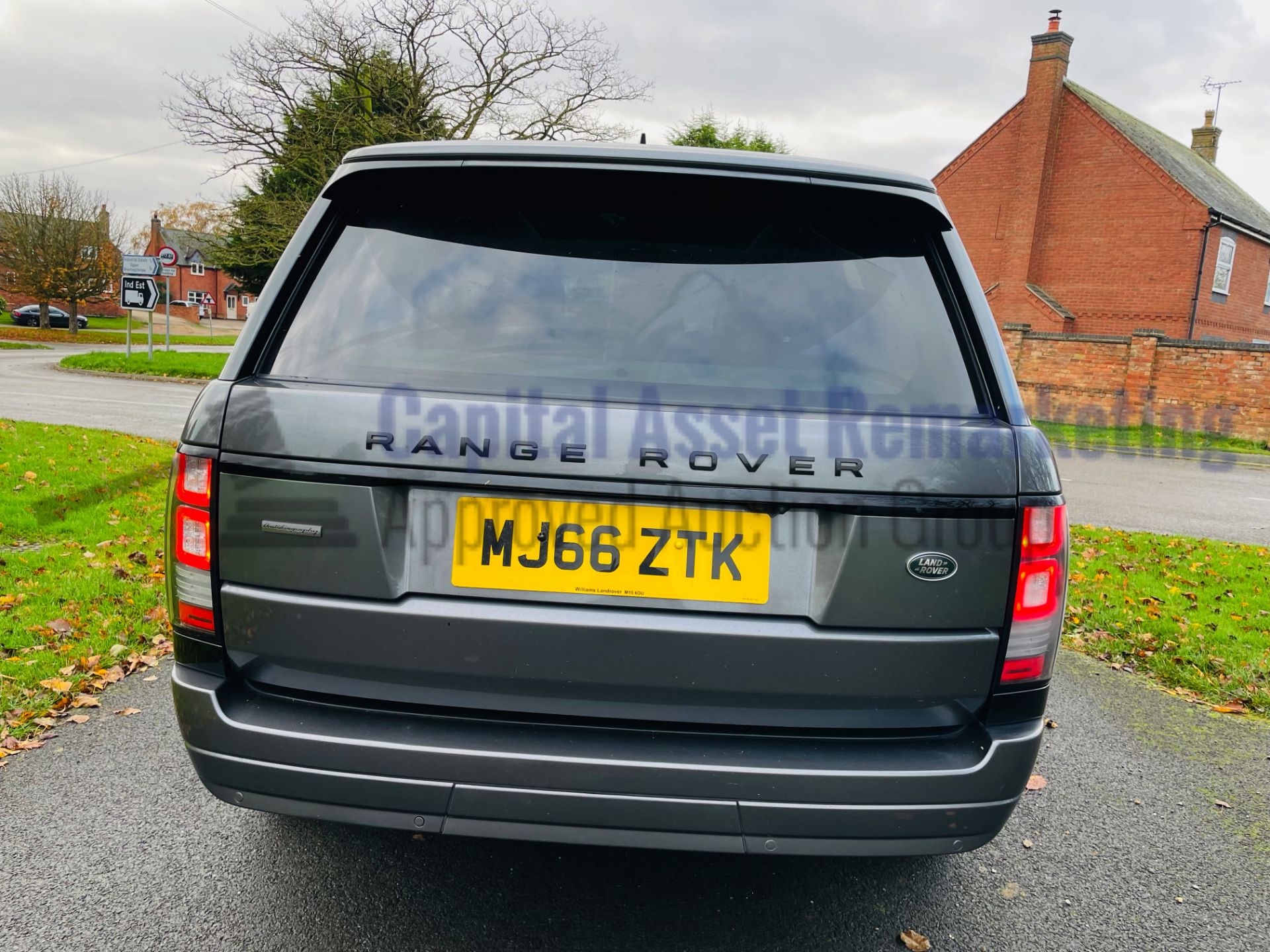 (On Sale) RANGE ROVER VOGUE *AUTOBIOGRAPHY* (66 REG) 4.4 SDV8-8 SPEED AUTO *TOP SPEC* (EX CELEB CAR) - Image 11 of 78