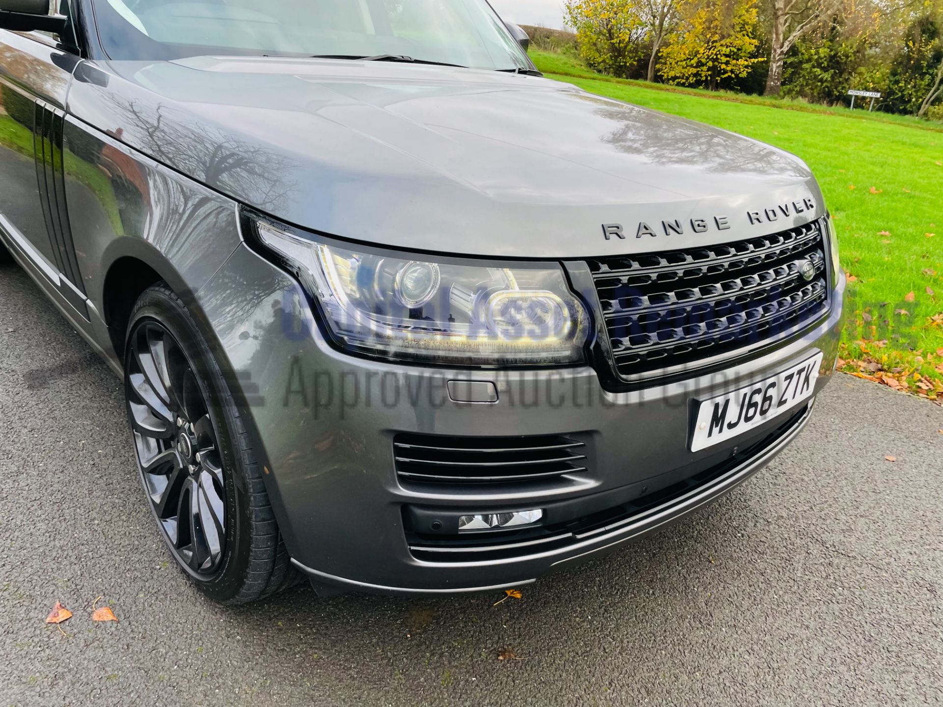 (On Sale) RANGE ROVER VOGUE *AUTOBIOGRAPHY* (66 REG) 4.4 SDV8-8 SPEED AUTO *TOP SPEC* (EX CELEB CAR) - Image 15 of 78