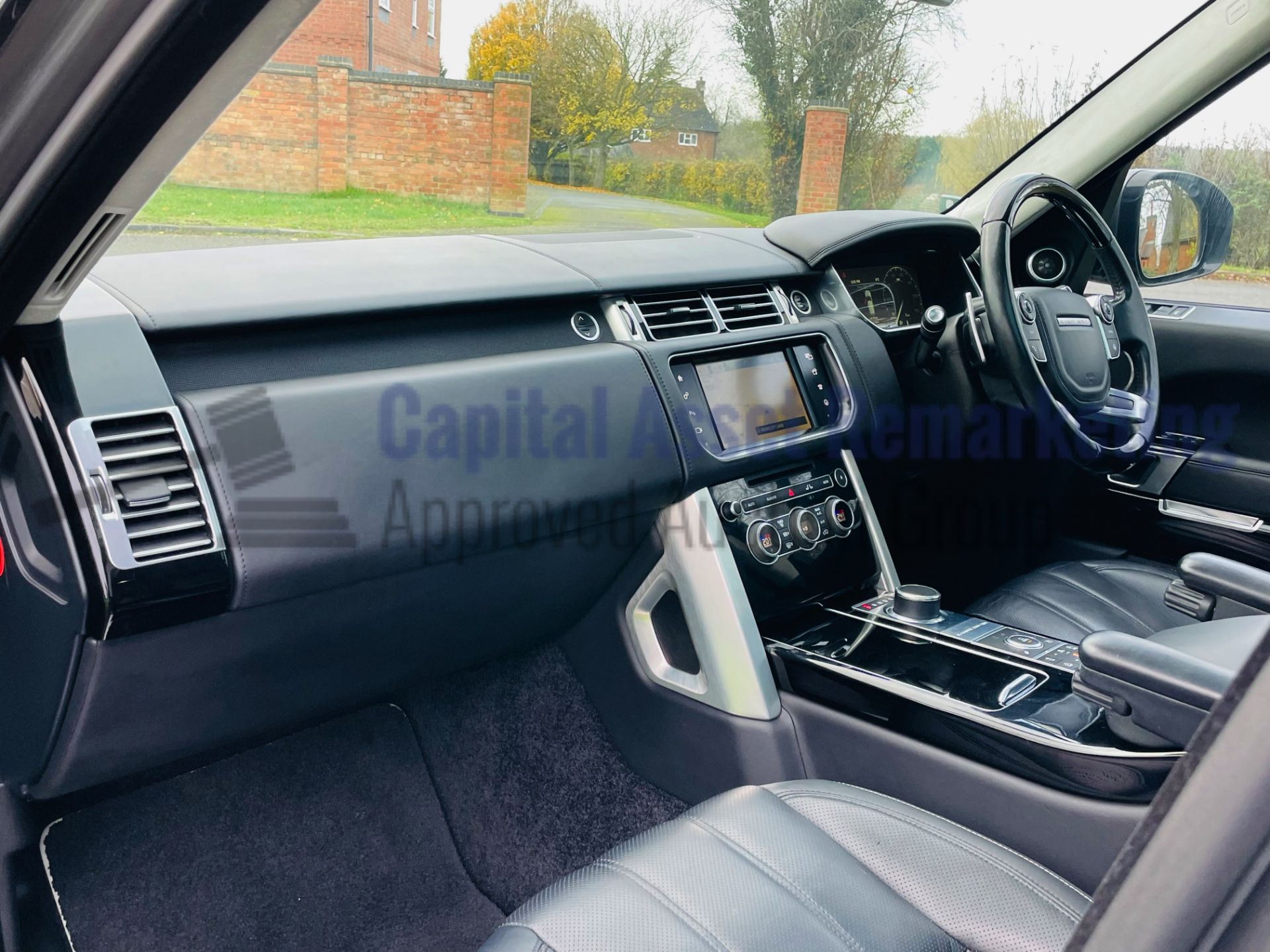 (On Sale) RANGE ROVER VOGUE *AUTOBIOGRAPHY* (66 REG) 4.4 SDV8-8 SPEED AUTO *TOP SPEC* (EX CELEB CAR) - Image 26 of 78