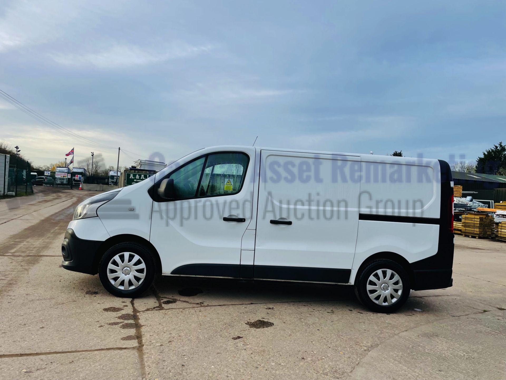 RENAULT TRAFIC SL27 *BUSINESS EDITION* SWB - PANEL VAN (2019 - EURO 6) '1.6 DCI - 6 SPEED' *U-LEZ* - Image 14 of 41