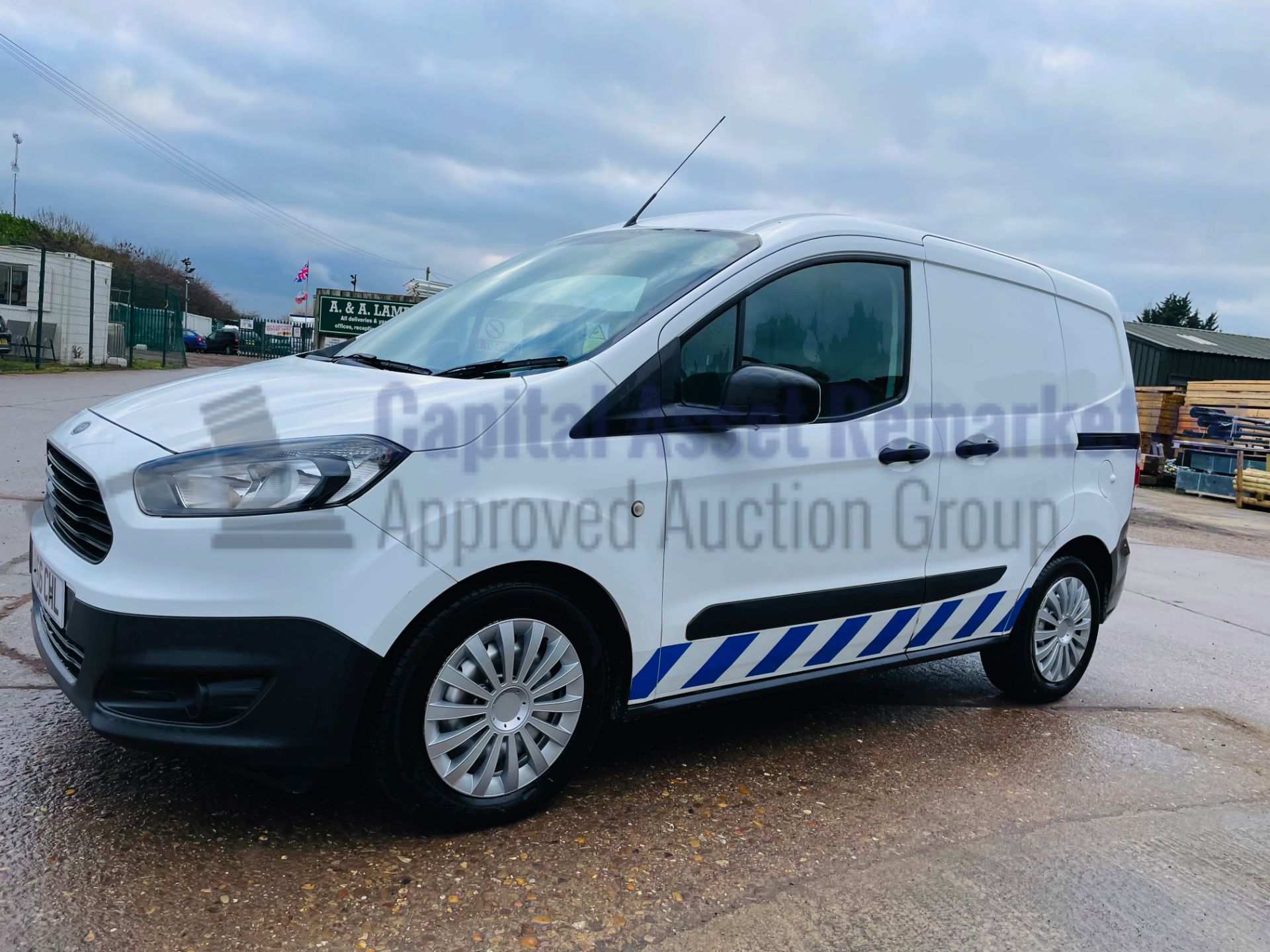 (On Sale) FORD TRANSIT COURIER *LCV - PANEL VAN* (2017 - EURO 6) '1.5 TDCI - 60 MPG' (1 OWNER) - Image 8 of 36