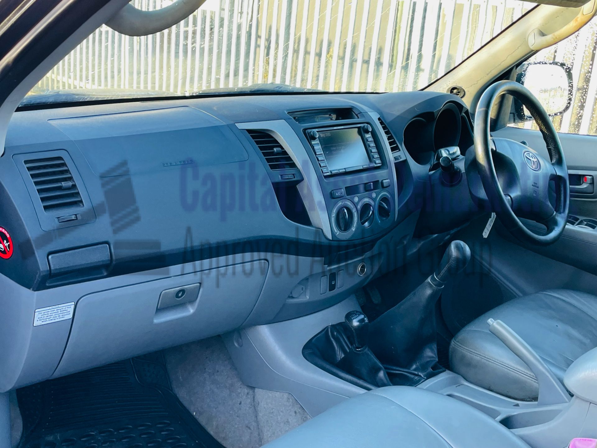 (On Sale) TOYOTA HILUX *INVINCIBLE* (58 REG) '3.0 D-4D' *A/C - LEATHER - NAV* (NO VAT) *LOW MILES* - Image 20 of 43