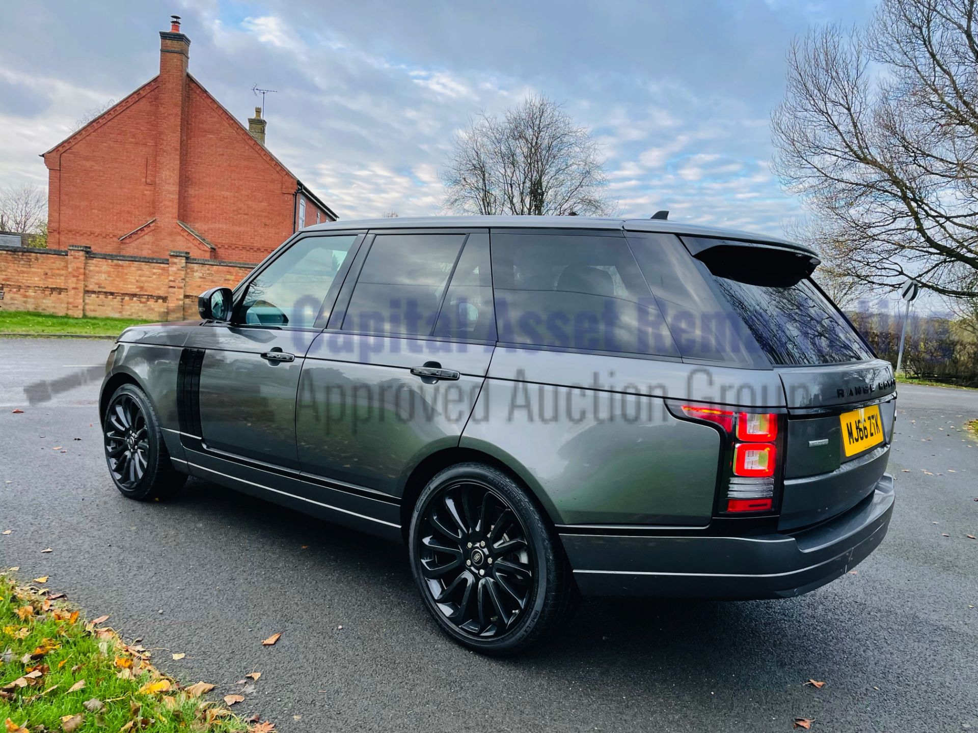 (On Sale) RANGE ROVER VOGUE *AUTOBIOGRAPHY* (66 REG) 4.4 SDV8-8 SPEED AUTO *TOP SPEC* (EX CELEB CAR) - Image 10 of 78