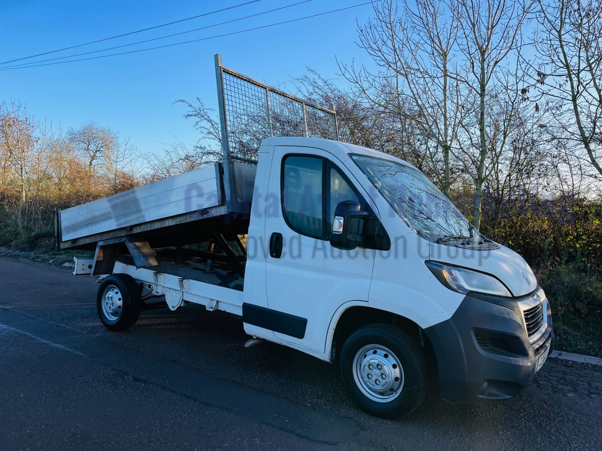 (On Sale) PEUGEOT BOXER 335 *TIPPER TRUCK* (2016) '2.2 HDI - 130 BHP - 6 SPEED' (1 OWNER) *3500 KG* - Image 2 of 38