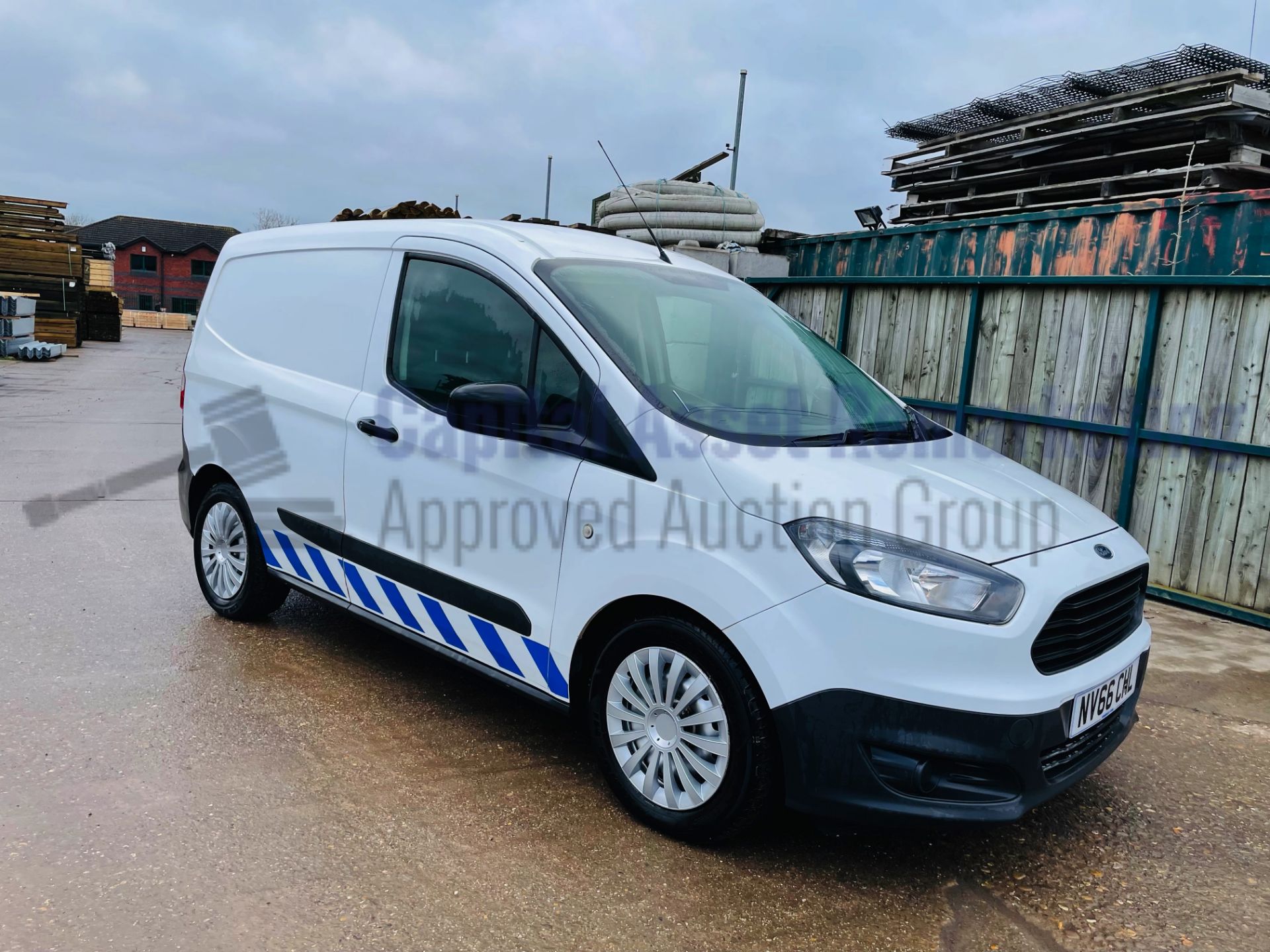 (On Sale) FORD TRANSIT COURIER *LCV - PANEL VAN* (2017 - EURO 6) '1.5 TDCI - 60 MPG' (1 OWNER) - Image 3 of 36