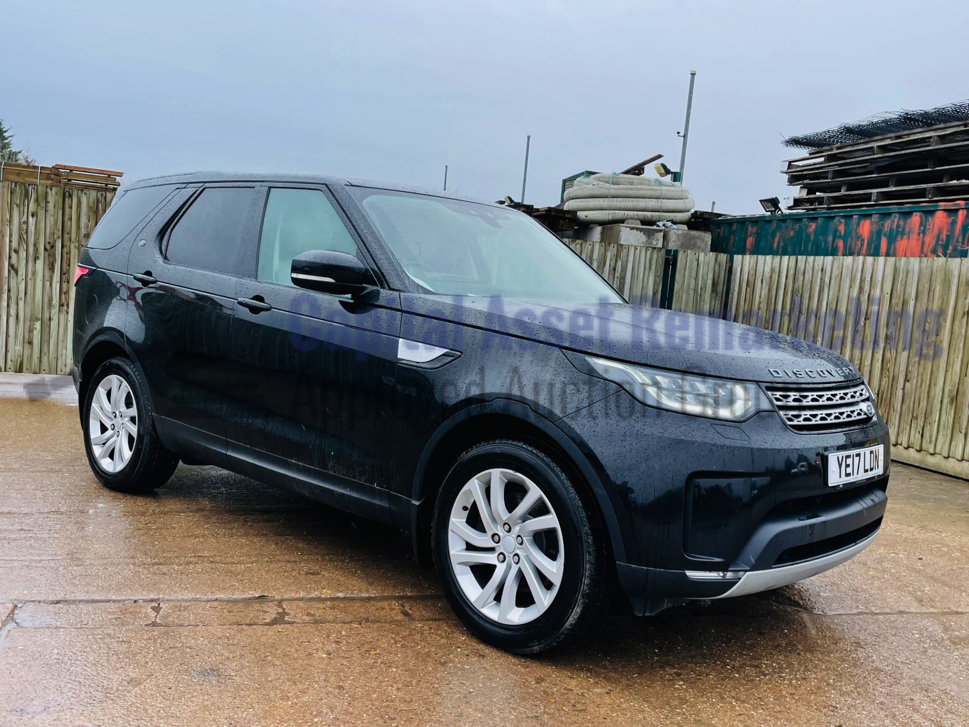 LAND ROVER DISCOVERY 5 *HSE EDITION* 7 SEATER SUV (2017 EURO 6) 8 SPEED AUTO - PAN ROOF *HUGE SPEC* - Image 3 of 64