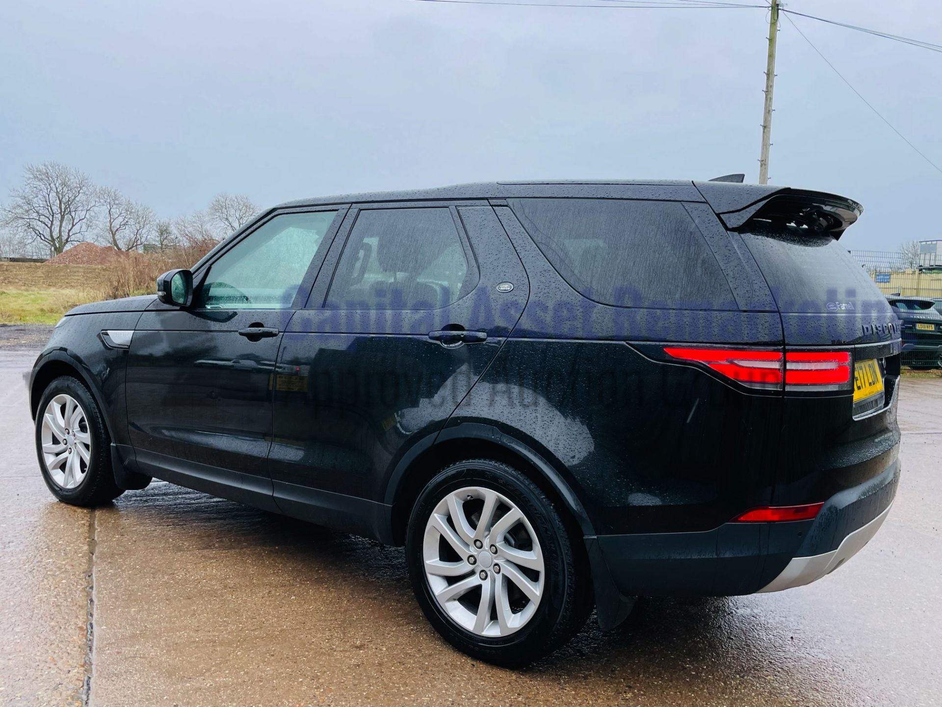 LAND ROVER DISCOVERY 5 *HSE EDITION* 7 SEATER SUV (2017 EURO 6) 8 SPEED AUTO - PAN ROOF *HUGE SPEC* - Image 9 of 64