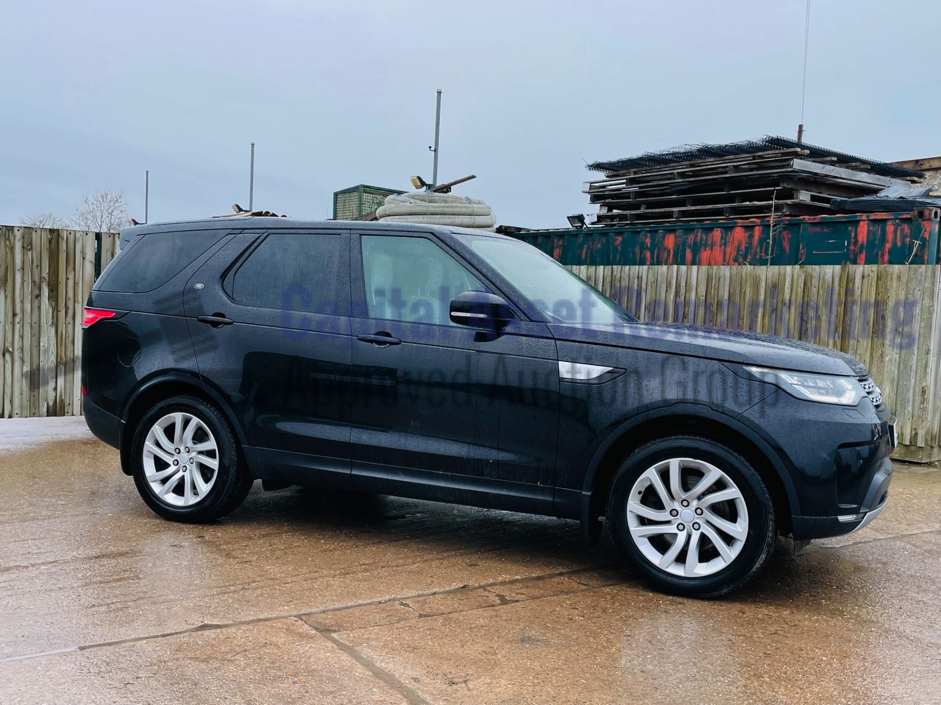 LAND ROVER DISCOVERY 5 *HSE EDITION* 7 SEATER SUV (2017 EURO 6) 8 SPEED AUTO - PAN ROOF *HUGE SPEC* - Image 14 of 64