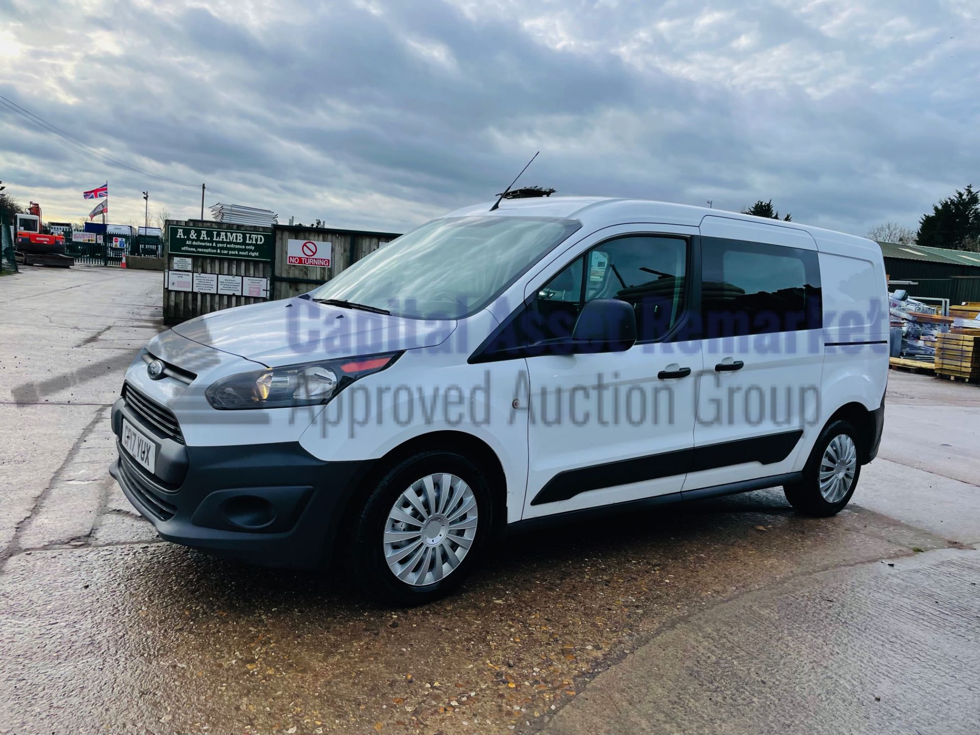 (On Sale) FORD TRANSIT CONNECT 100 T230 *LWB - 5 SEATER CREW VAN* (2017 - EURO 6) *U-LEZ* (1 OWNER) - Image 7 of 40