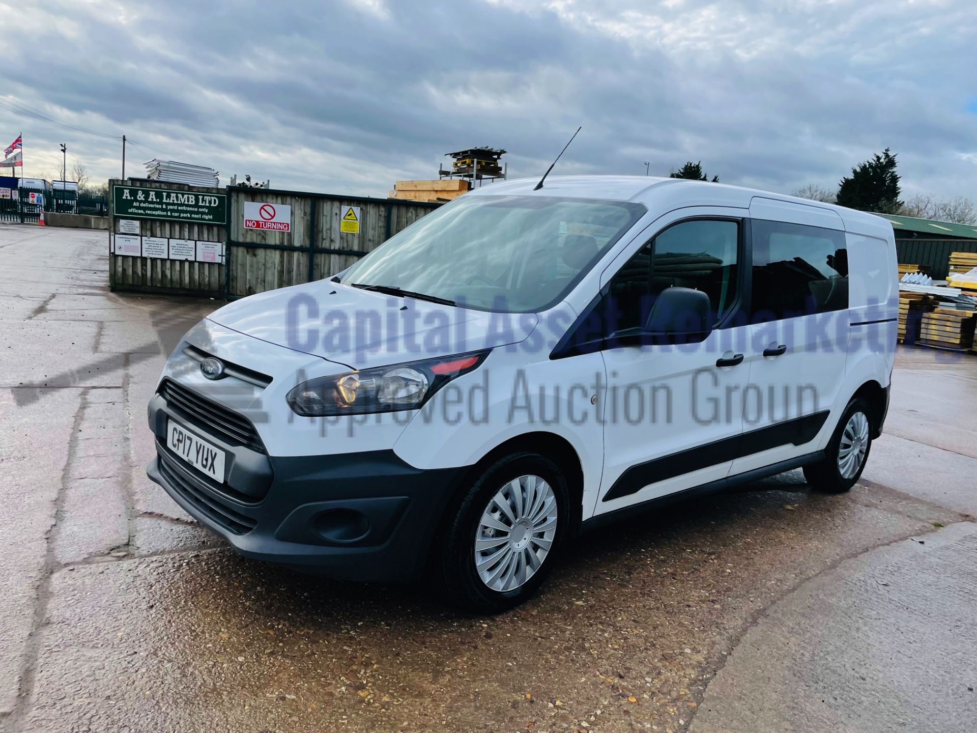 (On Sale) FORD TRANSIT CONNECT 100 T230 *LWB - 5 SEATER CREW VAN* (2017 - EURO 6) *U-LEZ* (1 OWNER) - Image 6 of 40