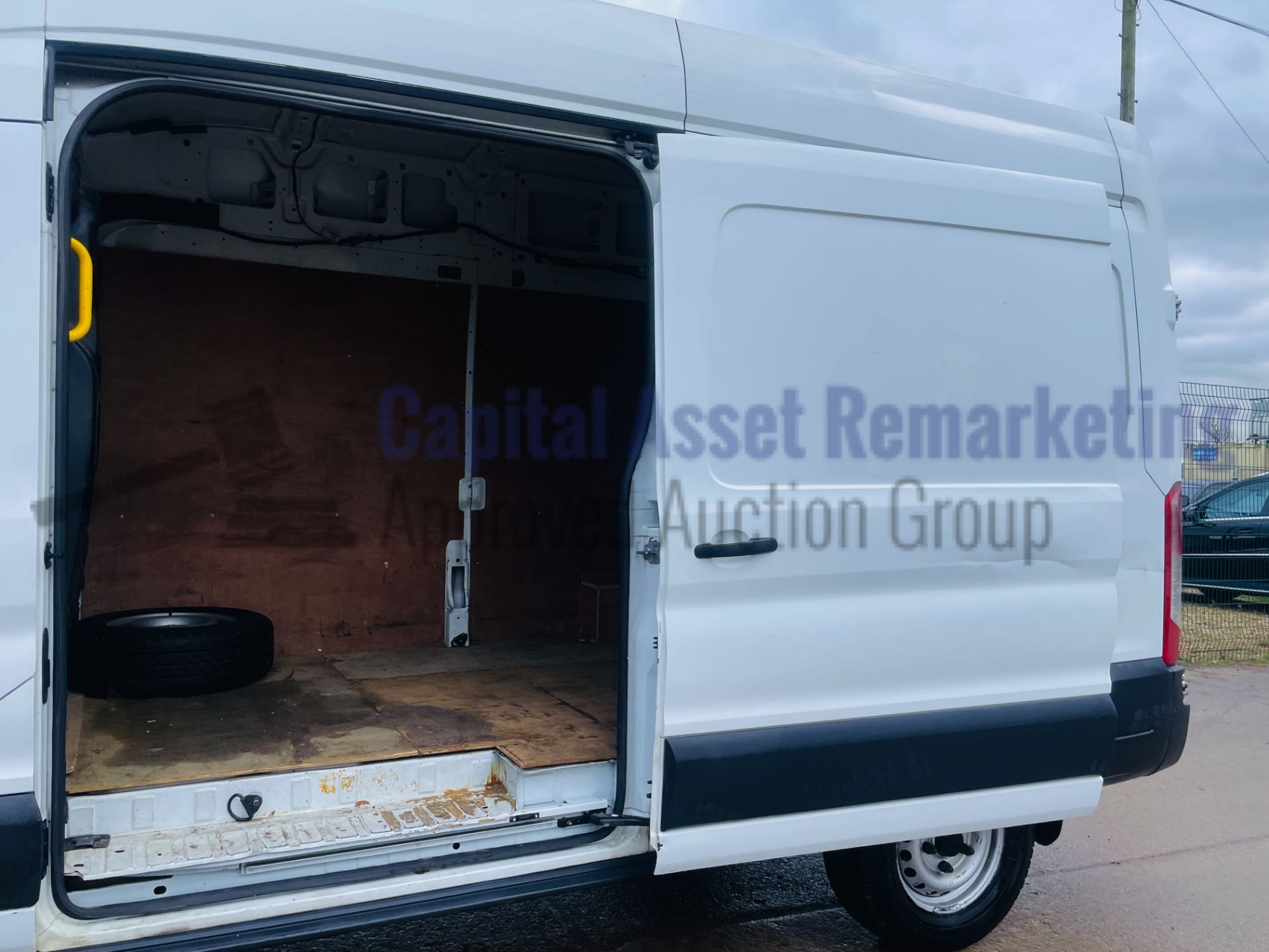 (On Sale) FORD TRANSIT 125 T350 *LWB HI-ROOF* (2017 - EURO 6) '125 BHP - 6 SPEED' (3500 KG) *U-LEZ* - Image 23 of 42