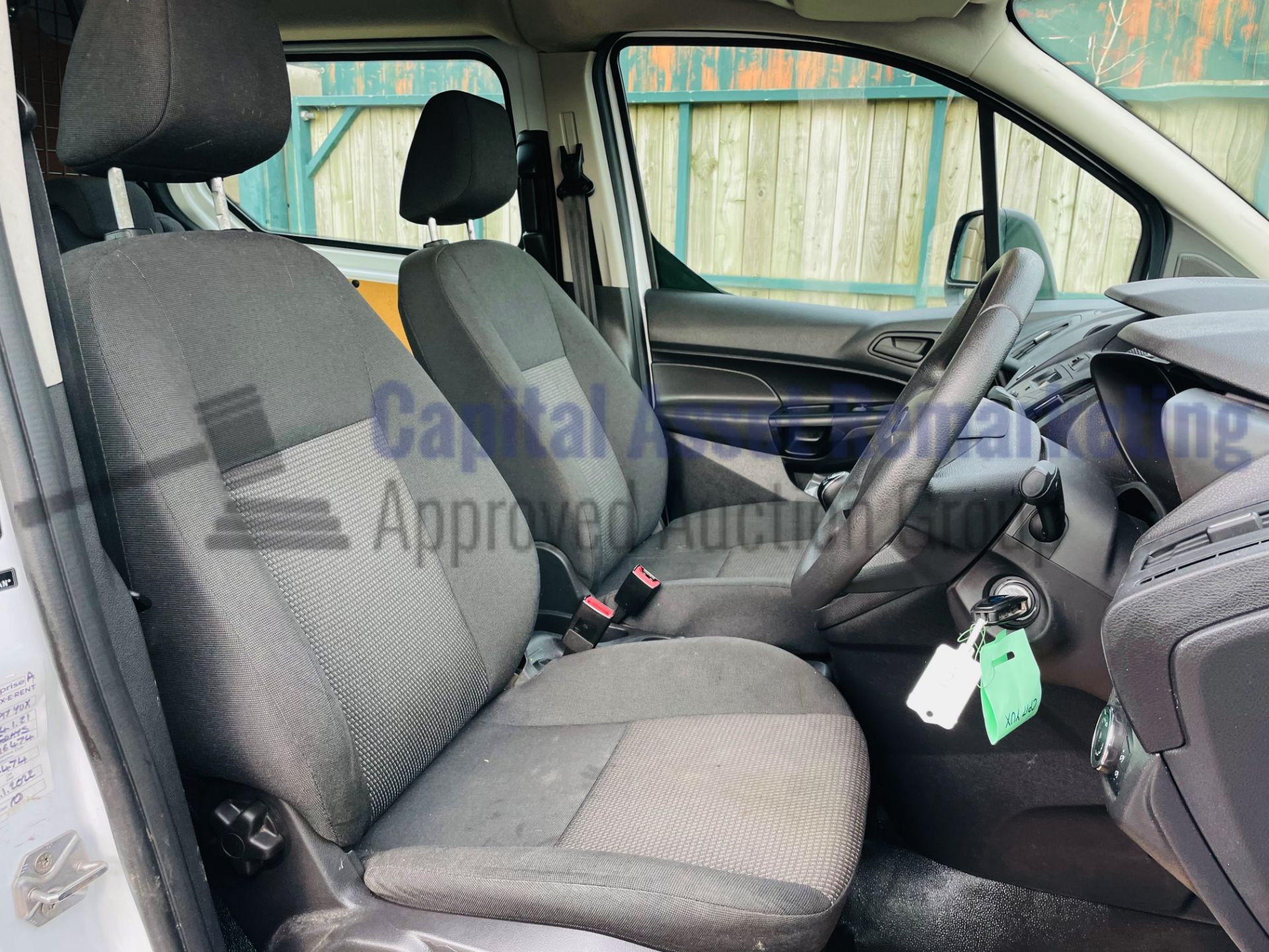 (On Sale) FORD TRANSIT CONNECT 100 T230 *LWB - 5 SEATER CREW VAN* (2017 - EURO 6) *U-LEZ* (1 OWNER) - Image 30 of 40