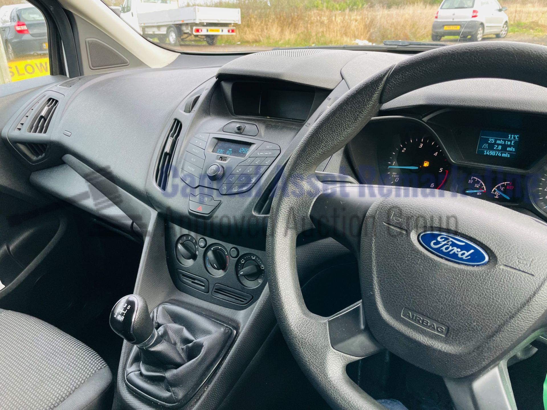 (On Sale) FORD TRANSIT CONNECT 100 T230 *LWB - 5 SEATER CREW VAN* (2017 - EURO 6) *U-LEZ* (1 OWNER) - Image 34 of 40