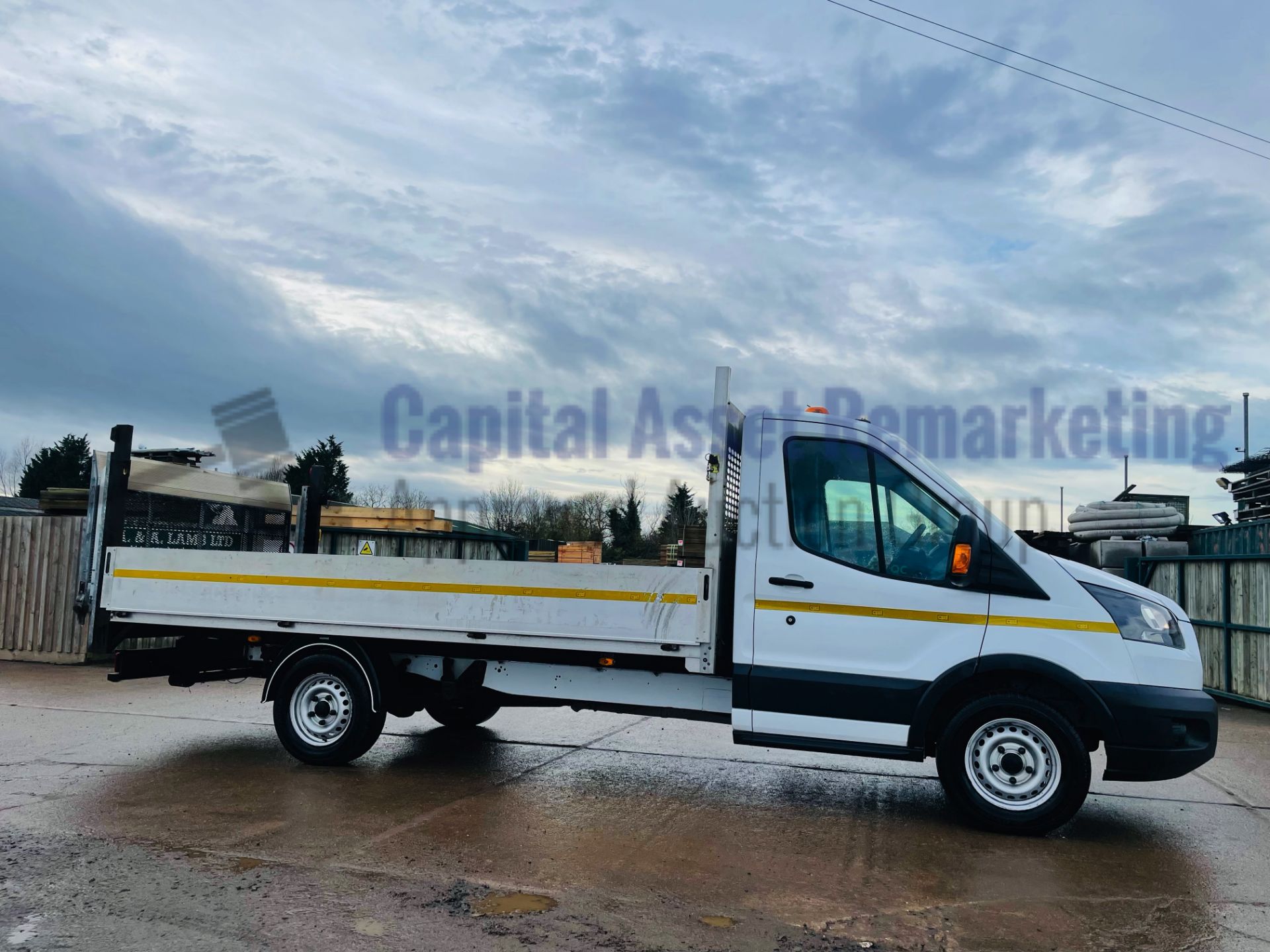FORD TRANSIT 130 T350 *L4 - XLWB DROPSIDE TRUCK* (2018 - EURO 6) '6 SPEED' (1 OWNER) *TAIL-LIFT* - Image 10 of 44