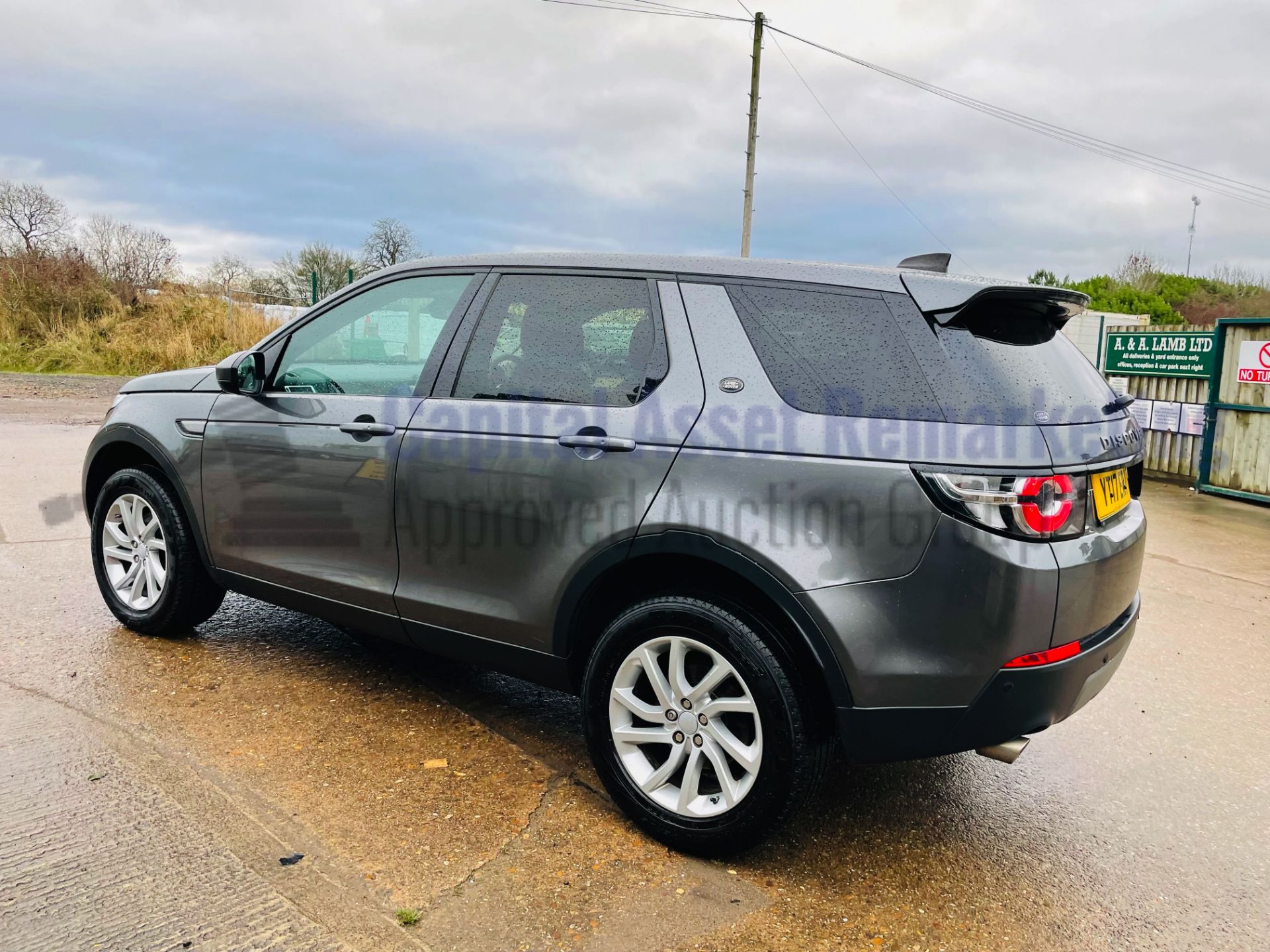 (On Sale) LAND ROVER DISCOVERY SPORT *SE TECH* 7 SEATER SUV (2017 - EURO 6) '2.0 TD4 - STOP/START' - Image 9 of 55