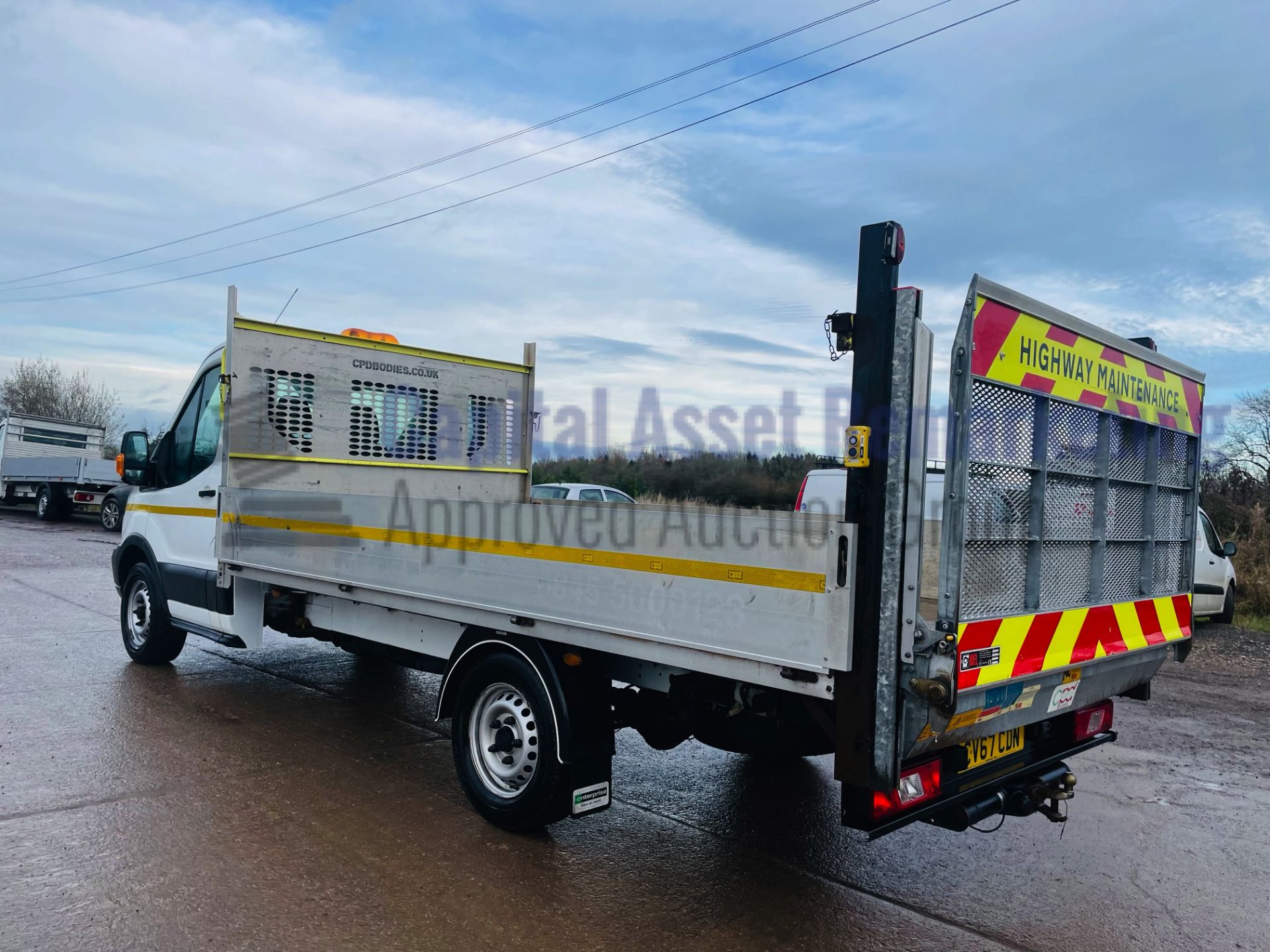 FORD TRANSIT 130 T350 *L4 - XLWB DROPSIDE TRUCK* (2018 - EURO 6) '6 SPEED' (1 OWNER) *TAIL-LIFT* - Image 6 of 44