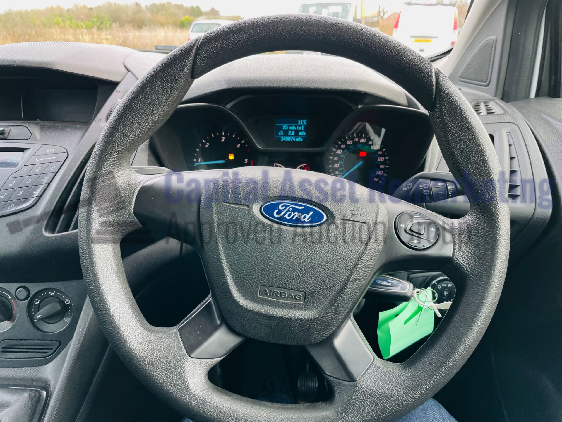 (On Sale) FORD TRANSIT CONNECT 100 T230 *LWB - 5 SEATER CREW VAN* (2017 - EURO 6) *U-LEZ* (1 OWNER) - Image 38 of 40